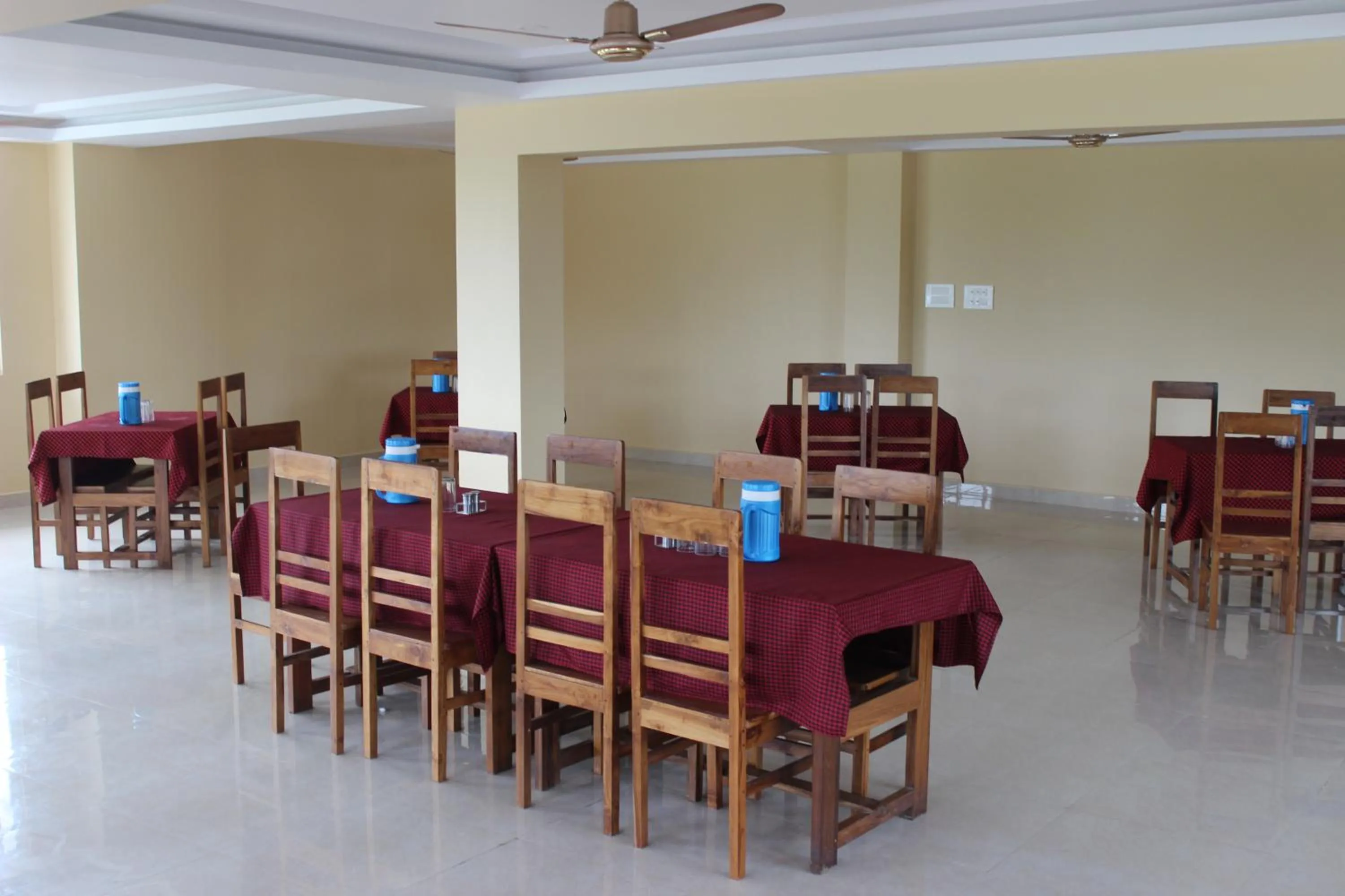 Restaurant/places to eat in The White Coral