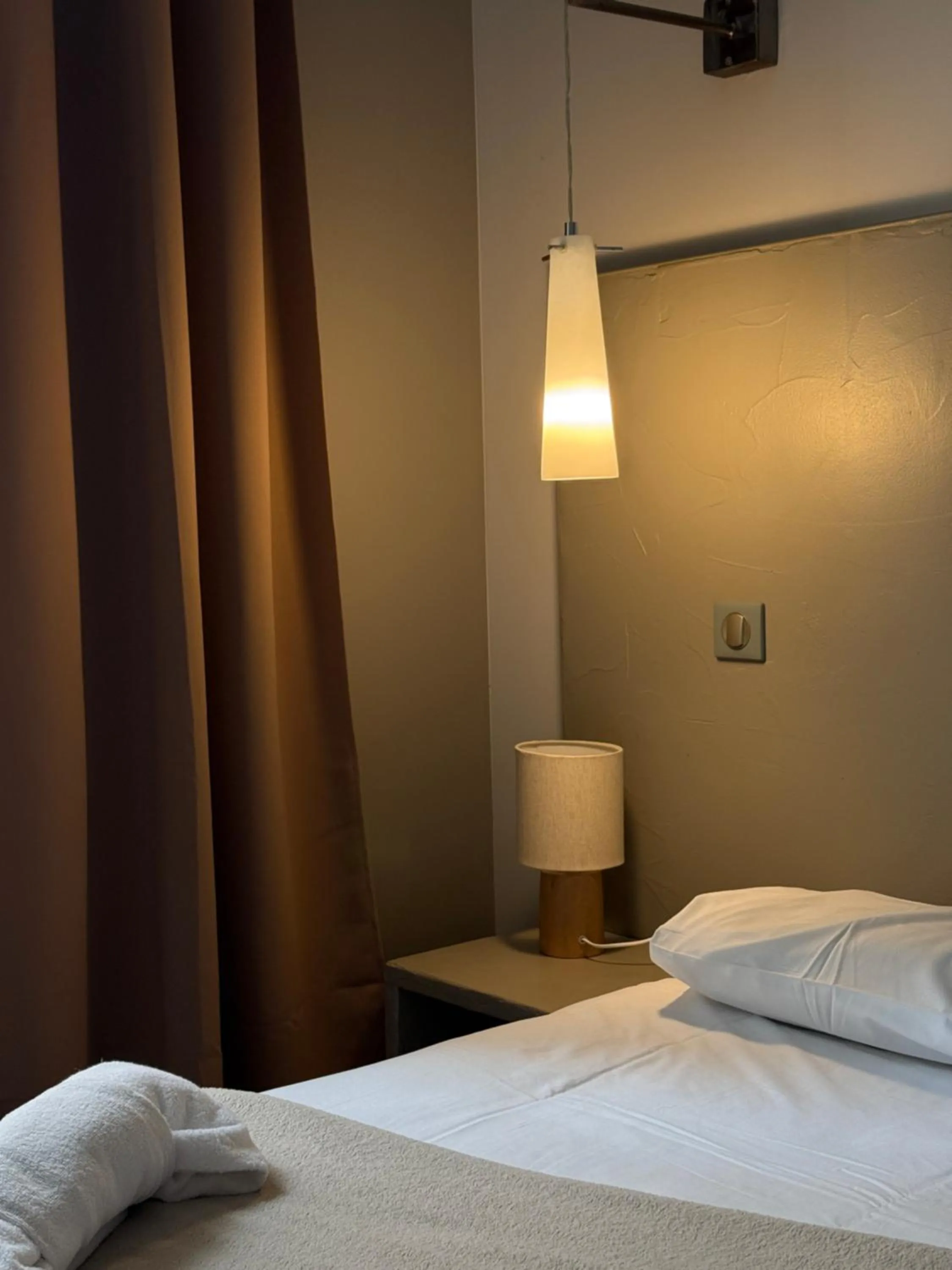 Bed in Hôtel De Paris