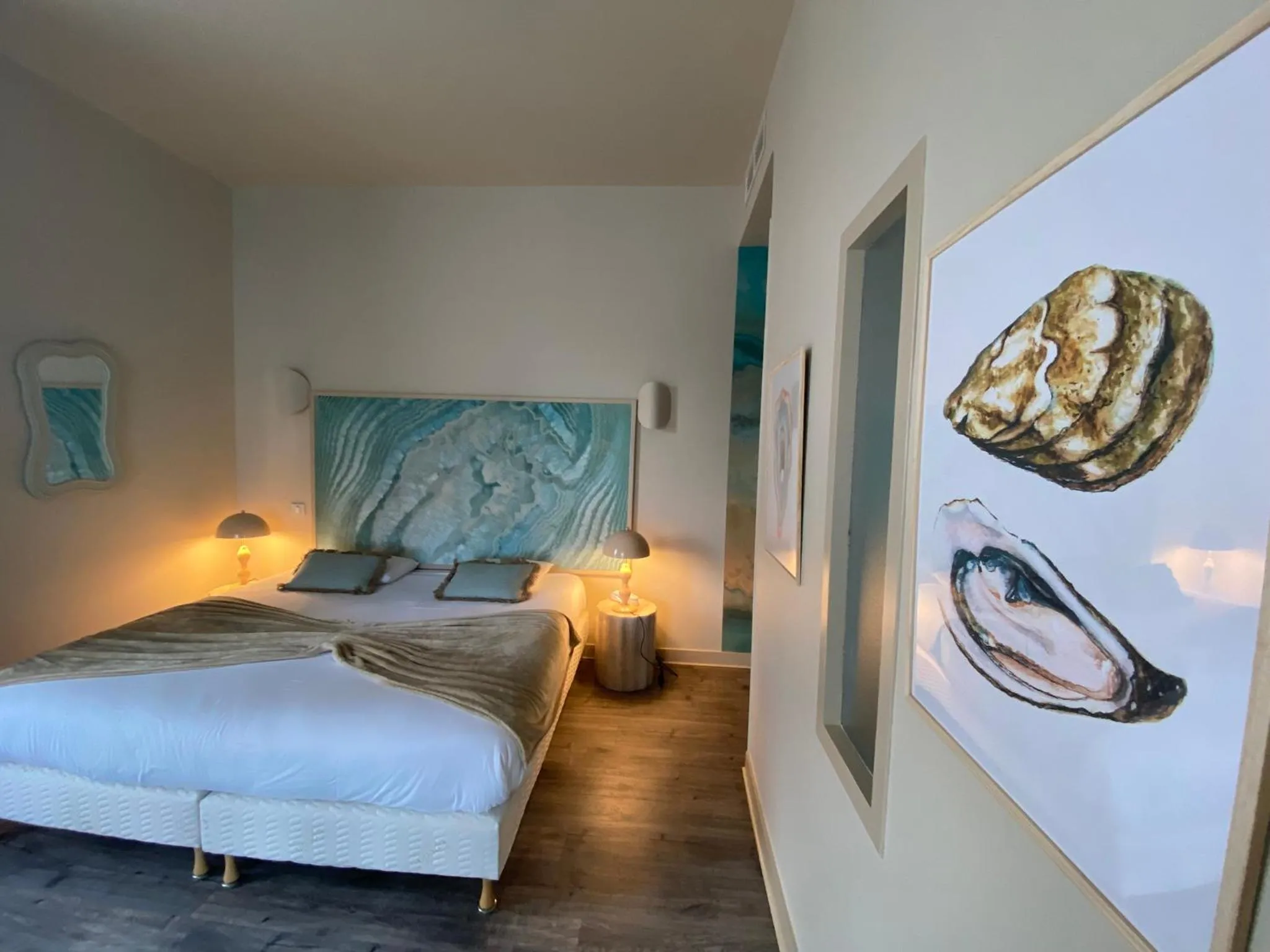 Bed in Hôtel De Paris