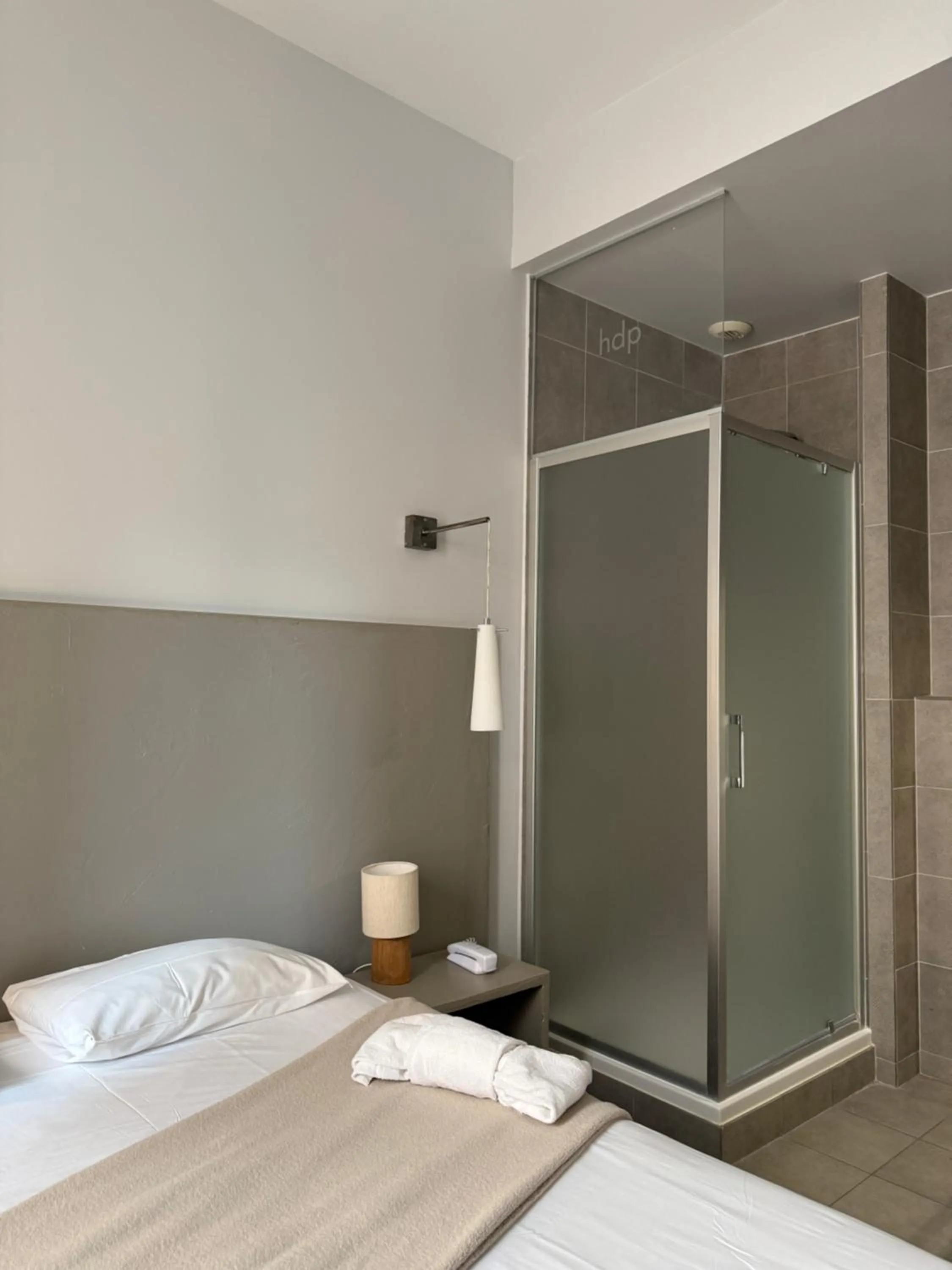 Bathroom, Bed in Hôtel De Paris