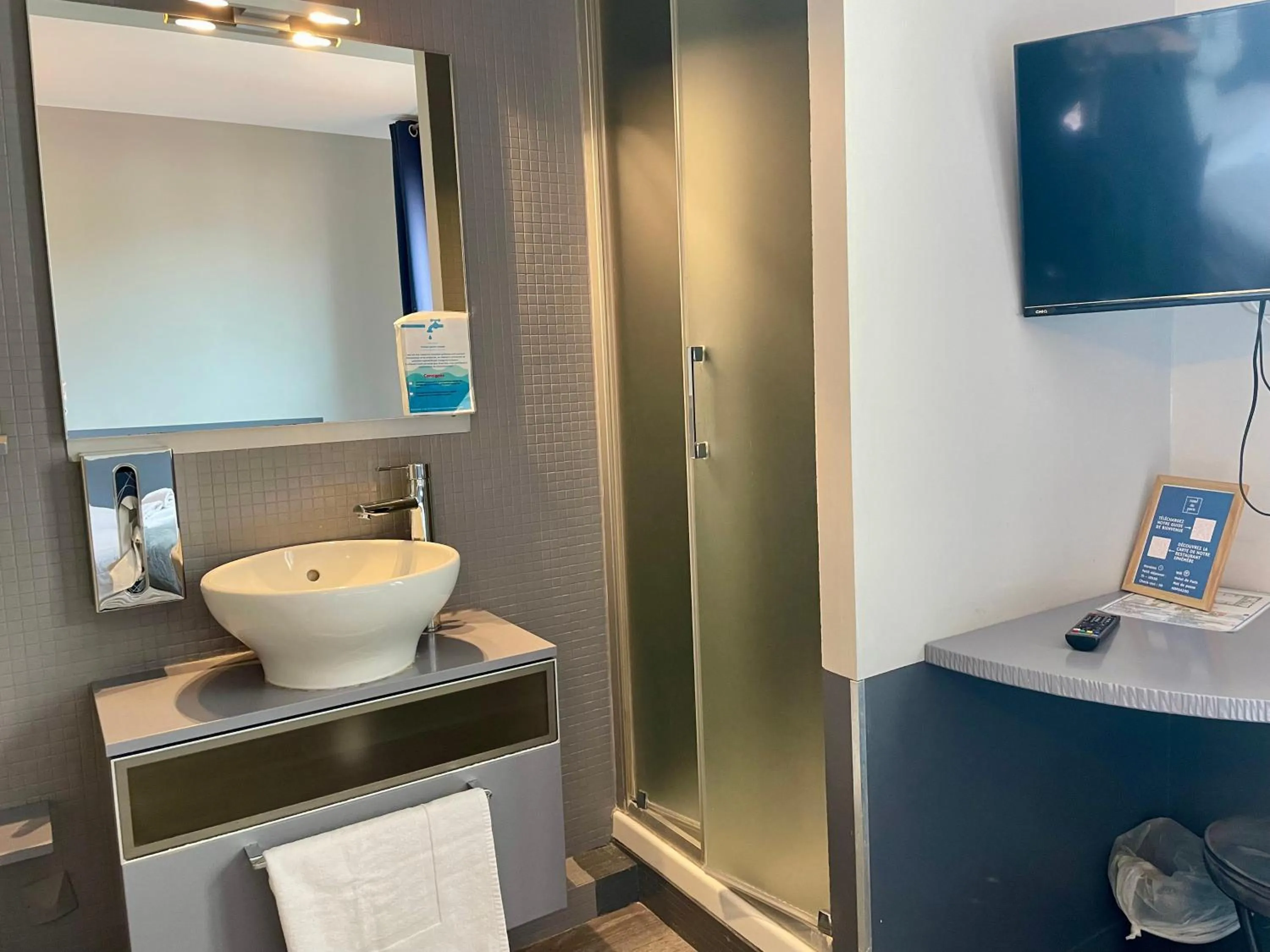 Shower in Hôtel De Paris