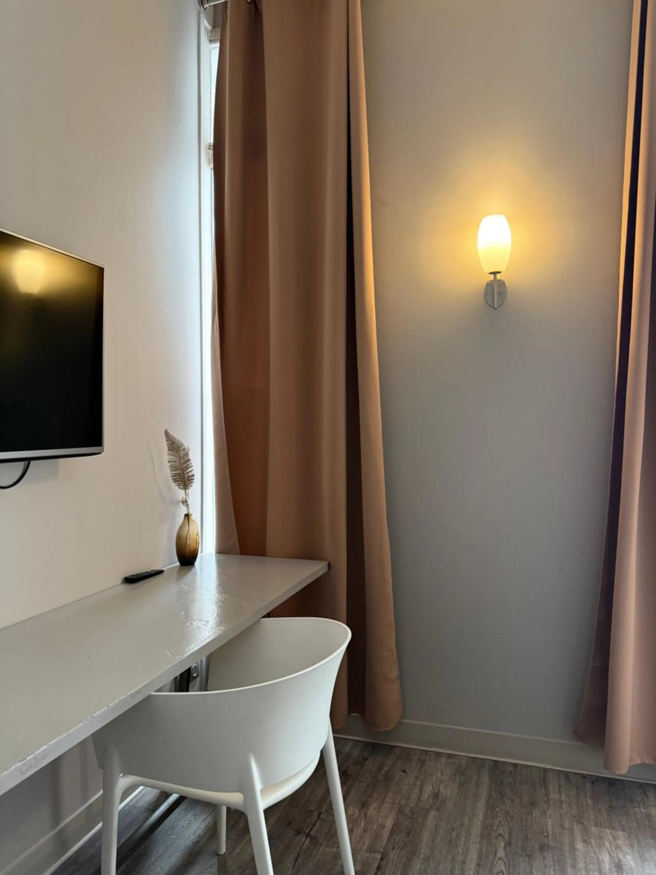 TV and multimedia in Hôtel De Paris