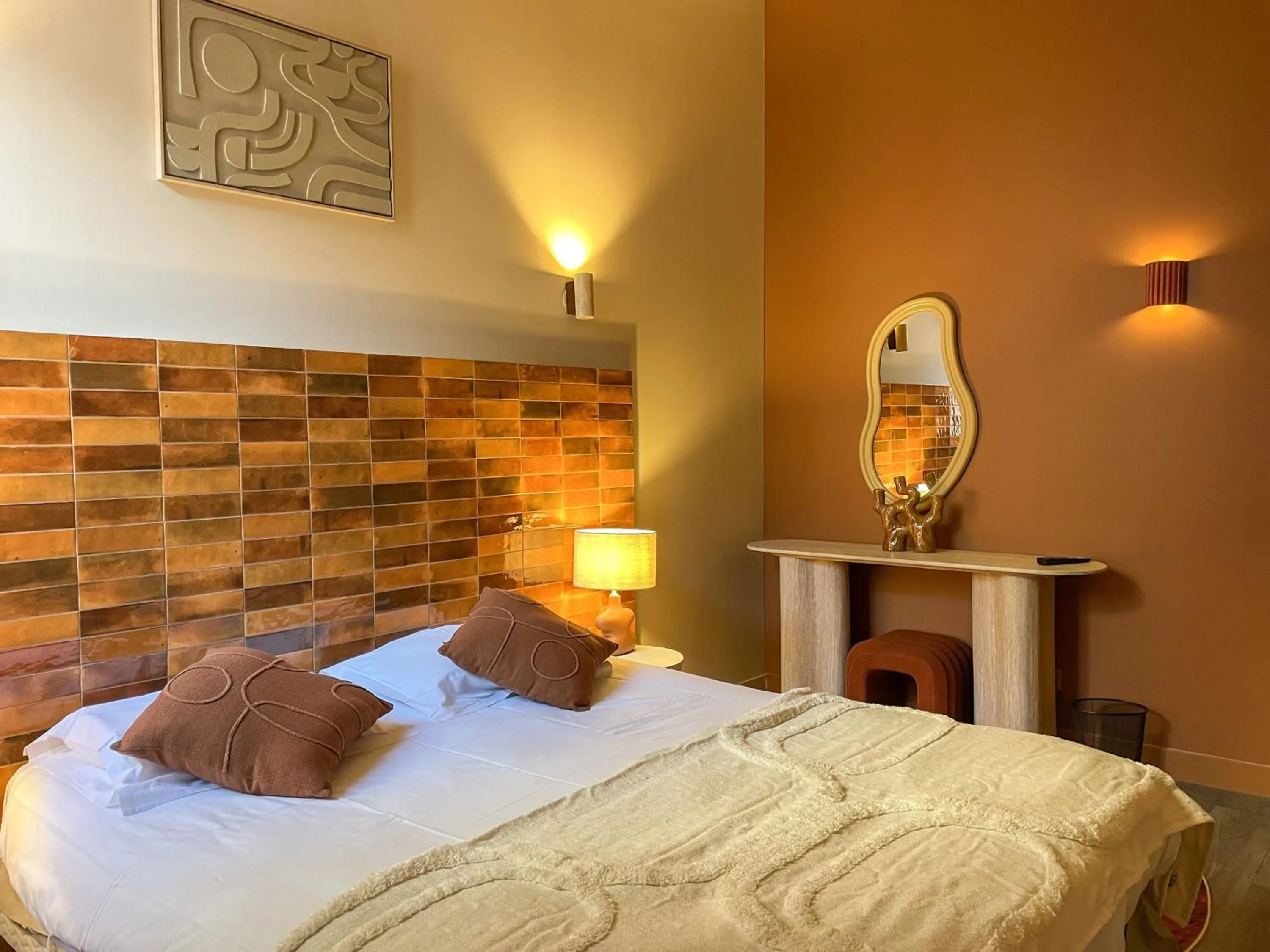 Photo of the whole room, Bed in Hôtel De Paris