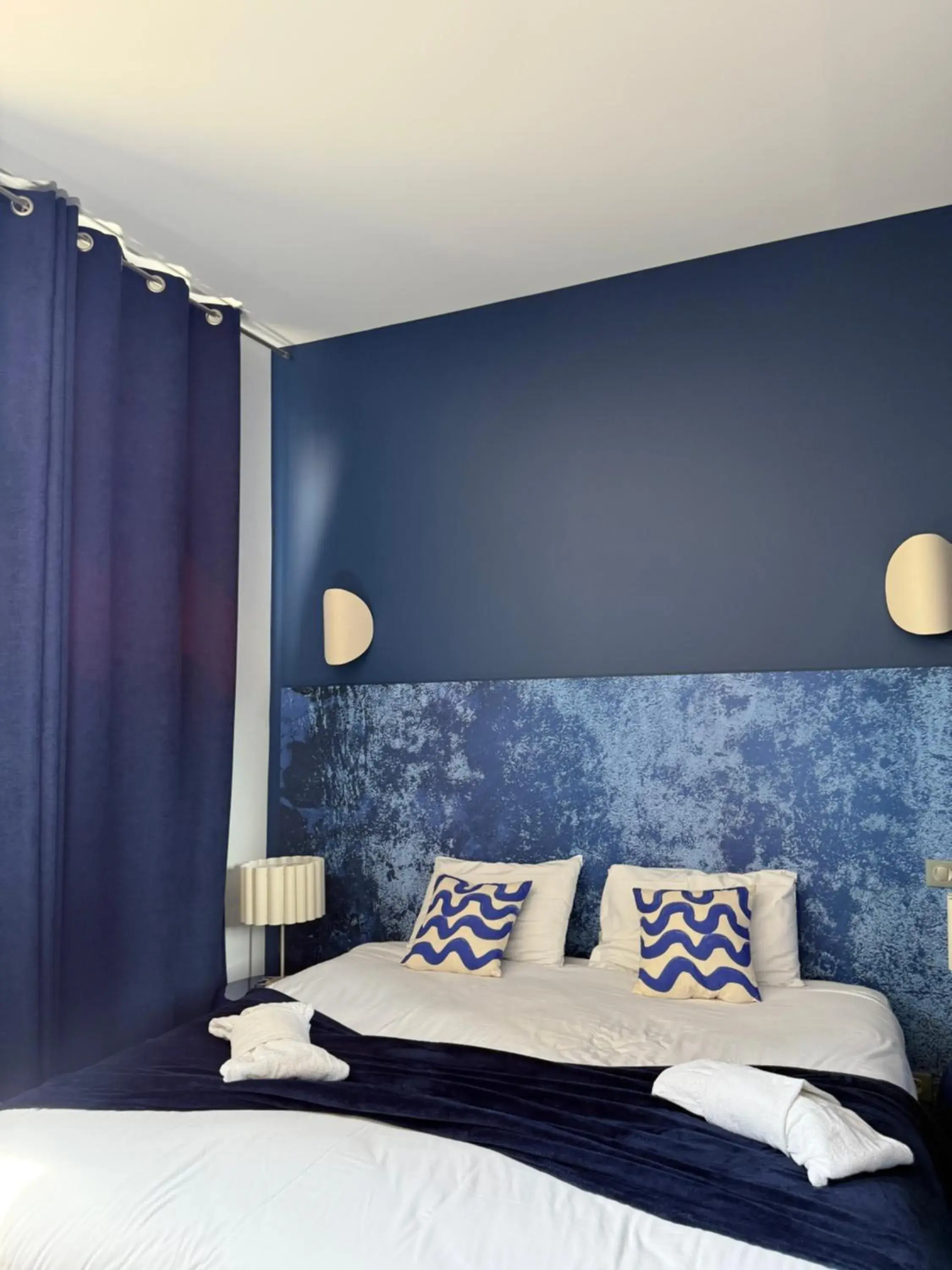 Bed in Hôtel De Paris Bed in Hôtel De Paris