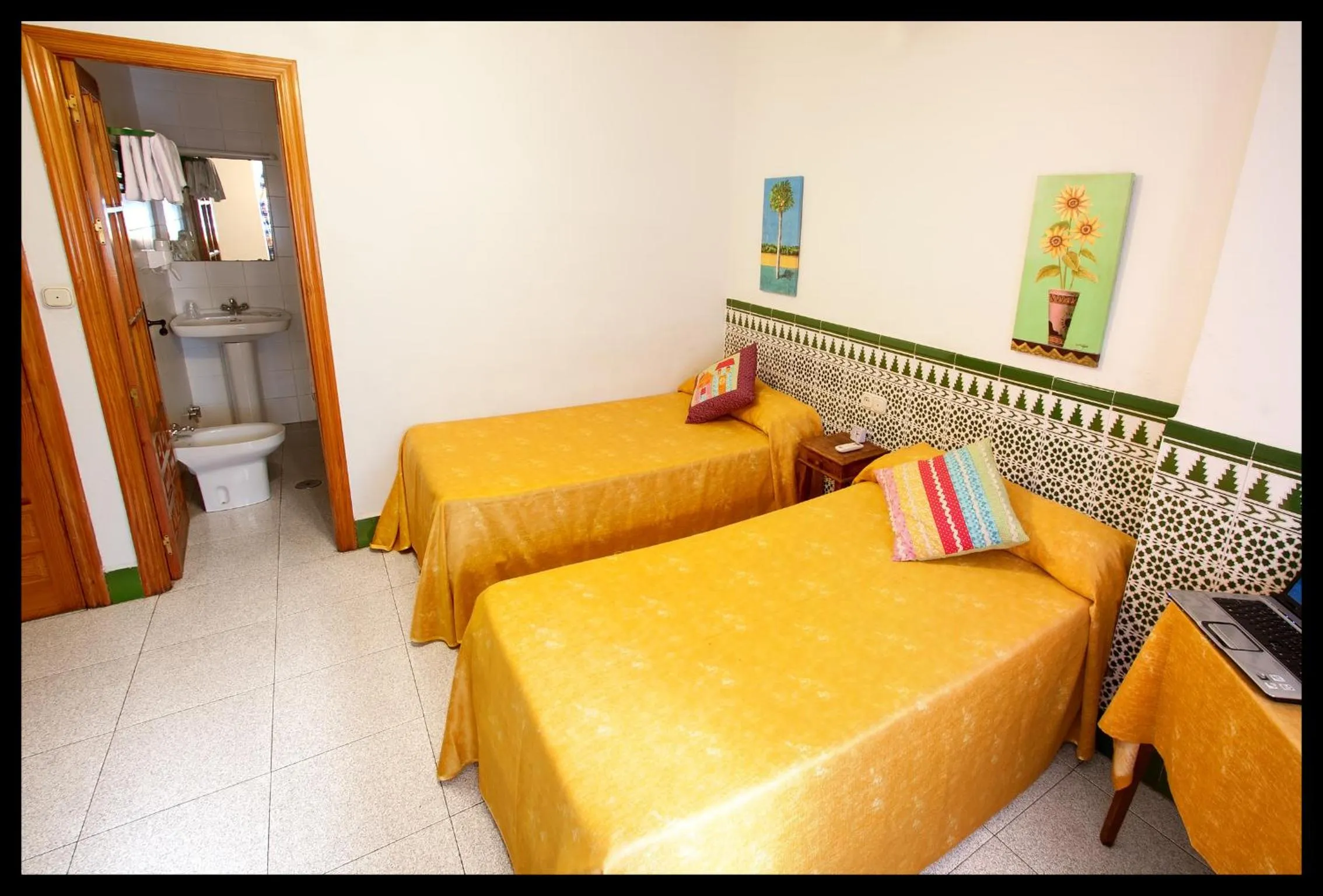 Photo of the whole room in Hostal Estación