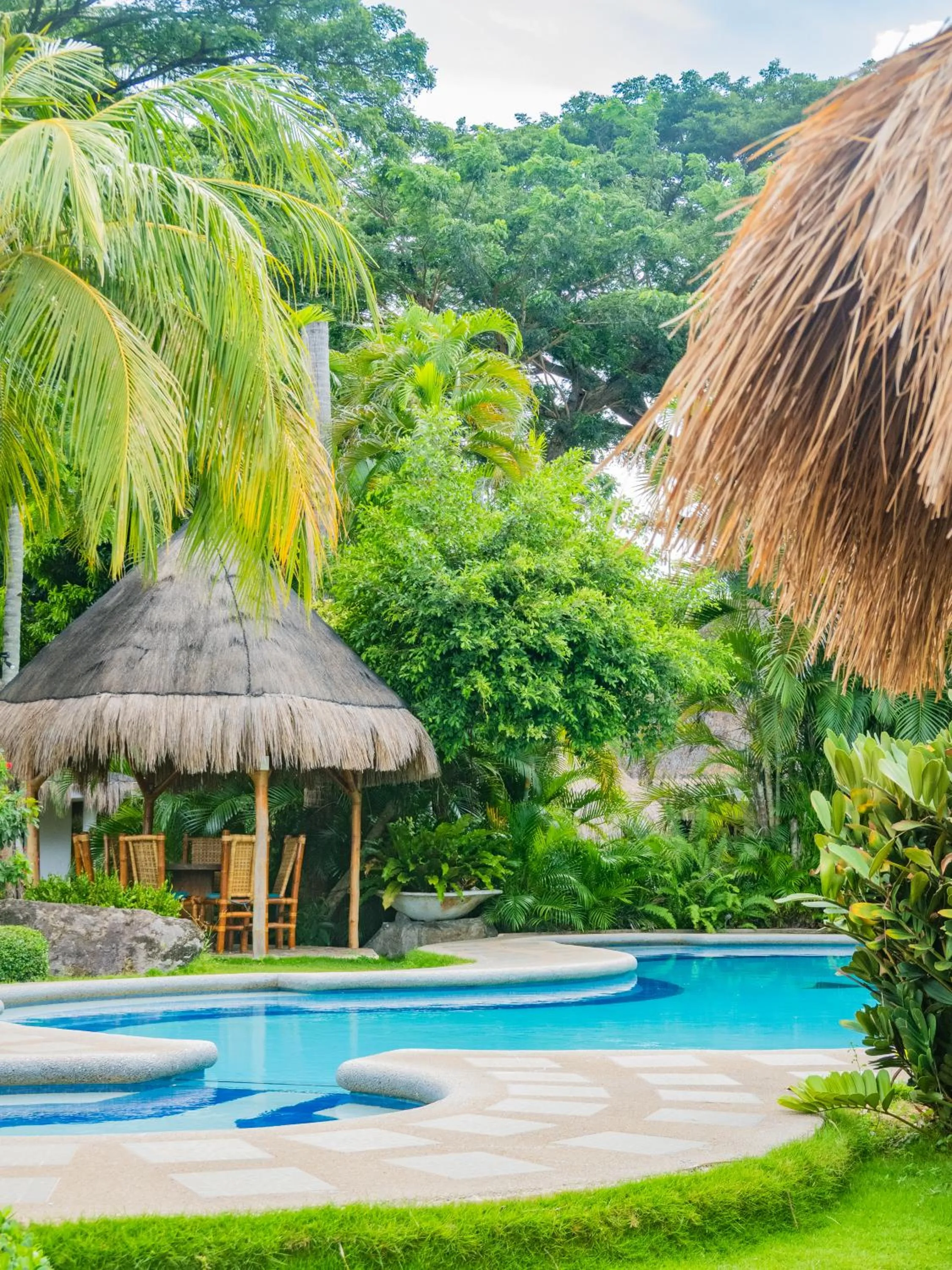 Pura Vida Beach & Dive Resort