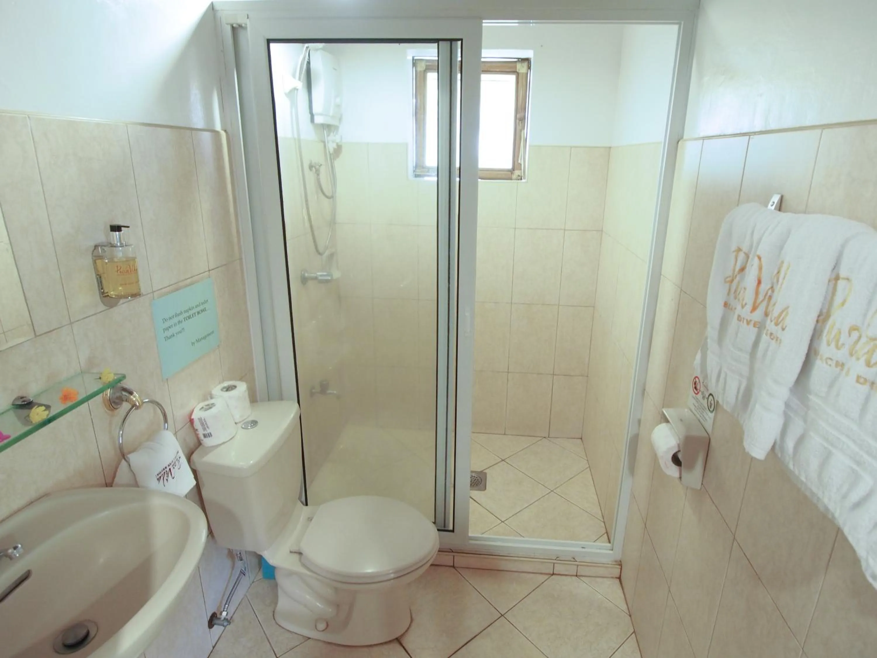 Pura Vida Beach & Dive Resort