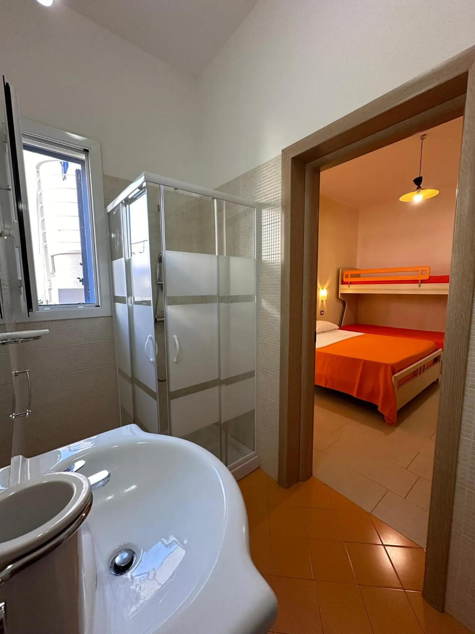 Shower in A due passi dal mare