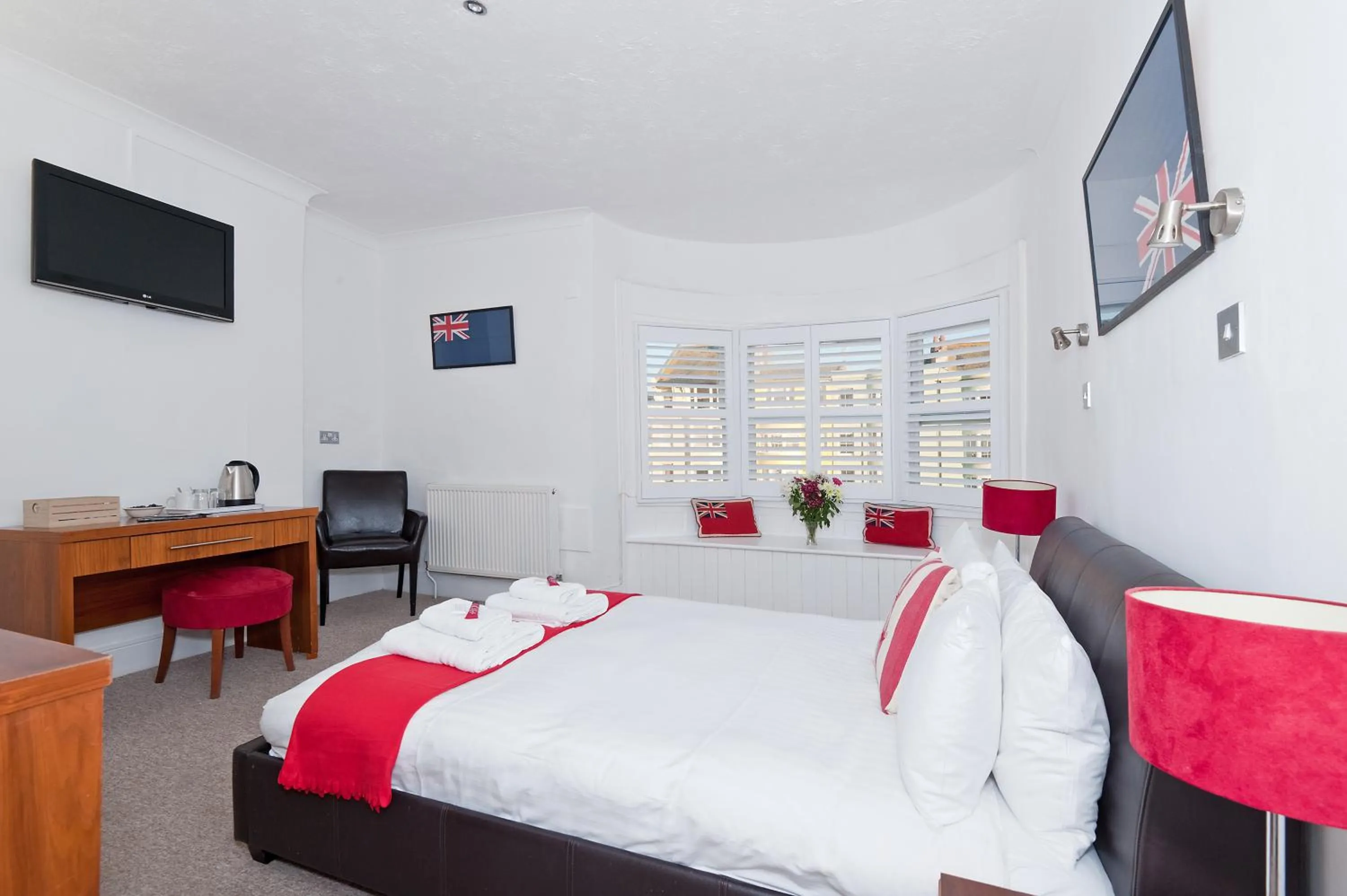 Photo of the whole room, Bed in Hamptons Brighton