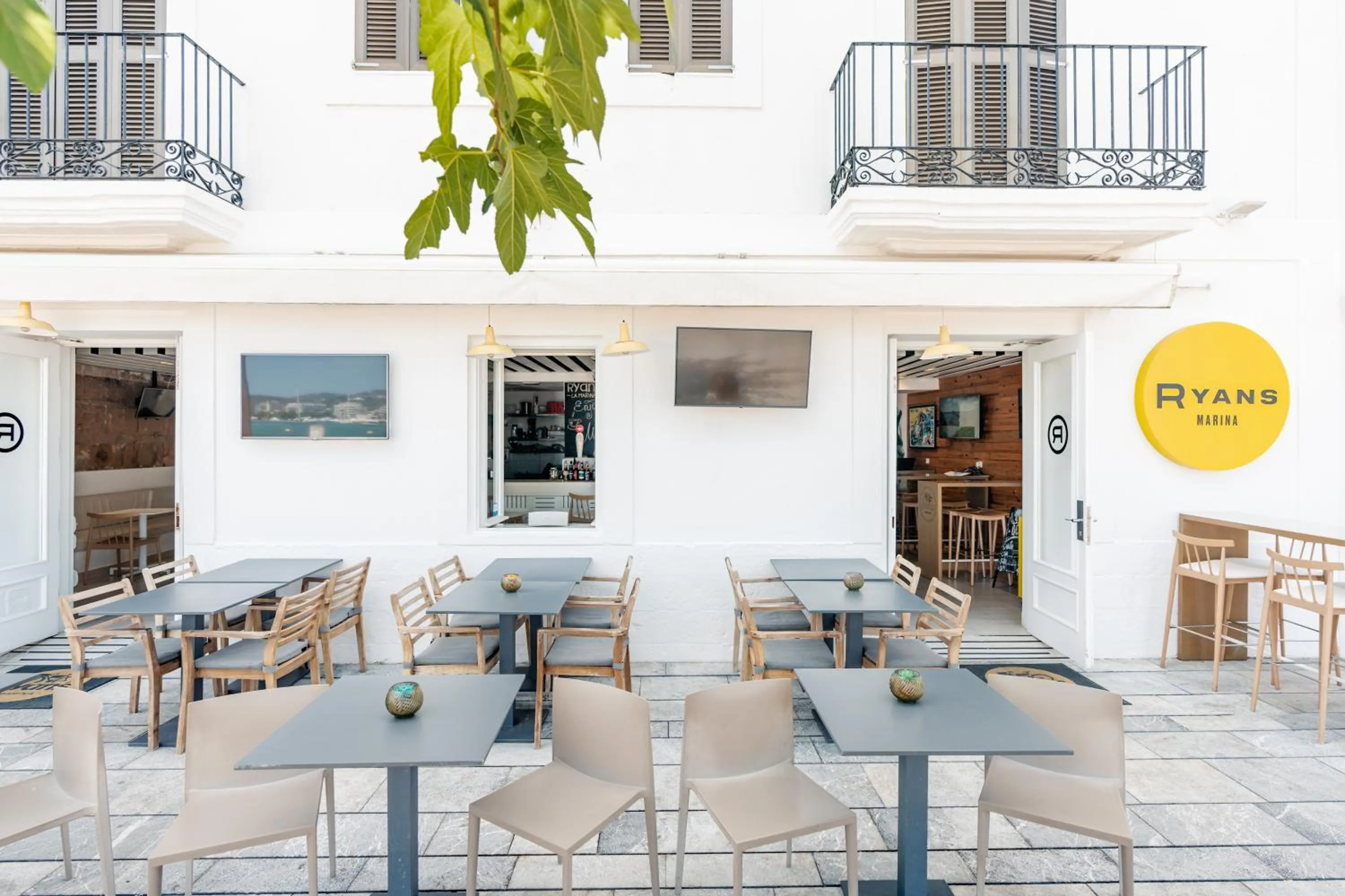 Property building in Ryans La Marina