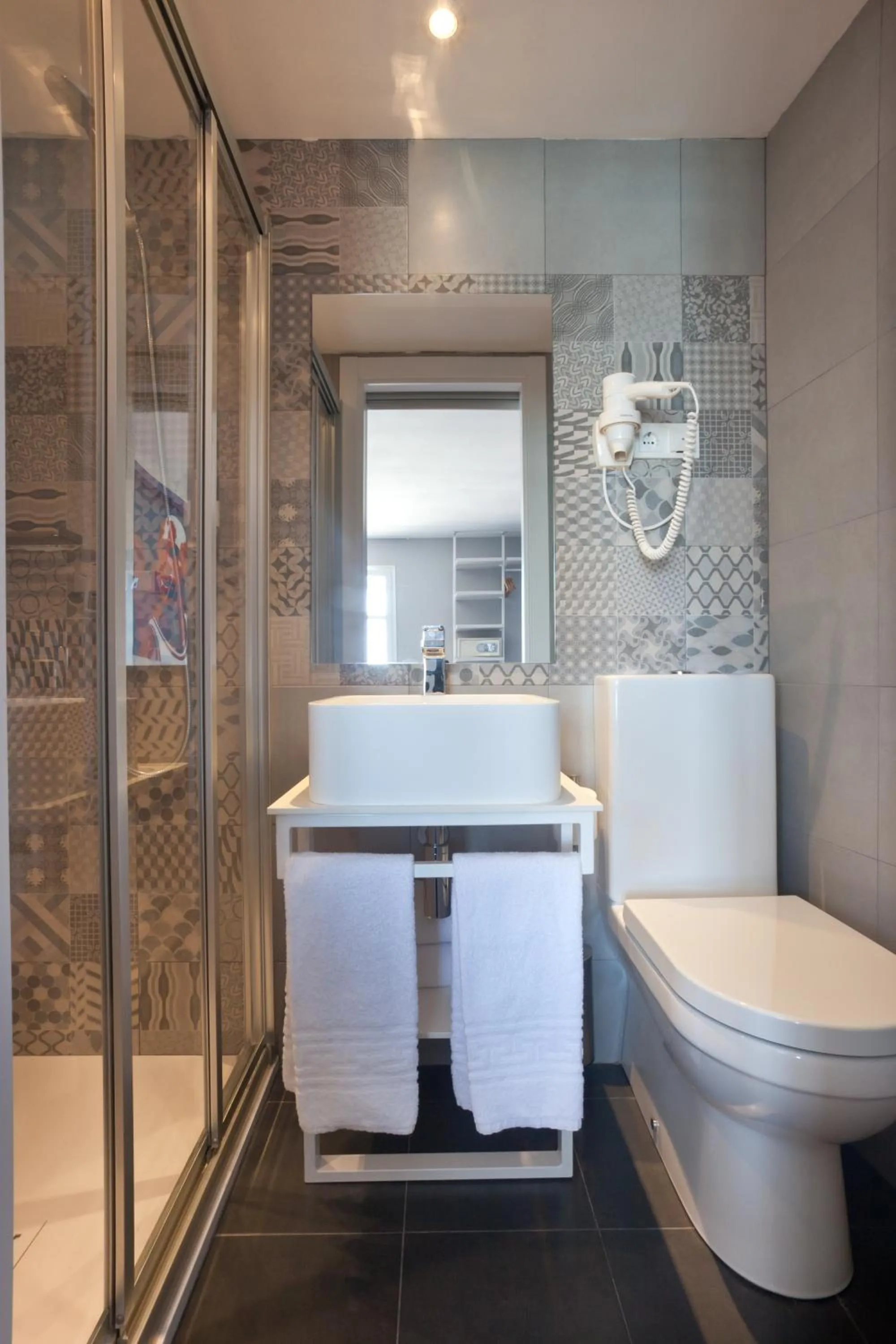 Shower in Ryans La Marina