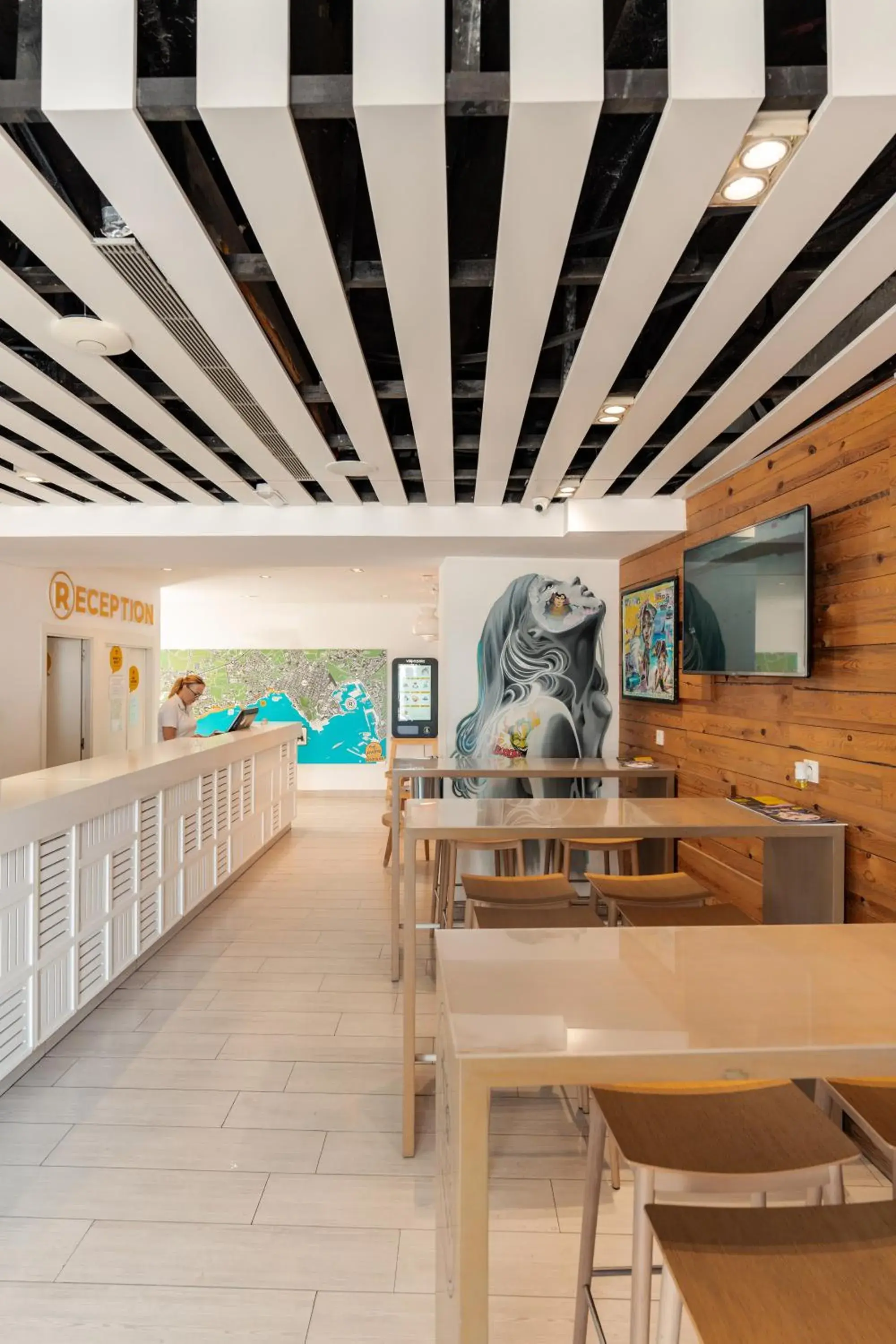 Property building, Bed in Ryans La Marina Property building, Bed in Ryans La Marina