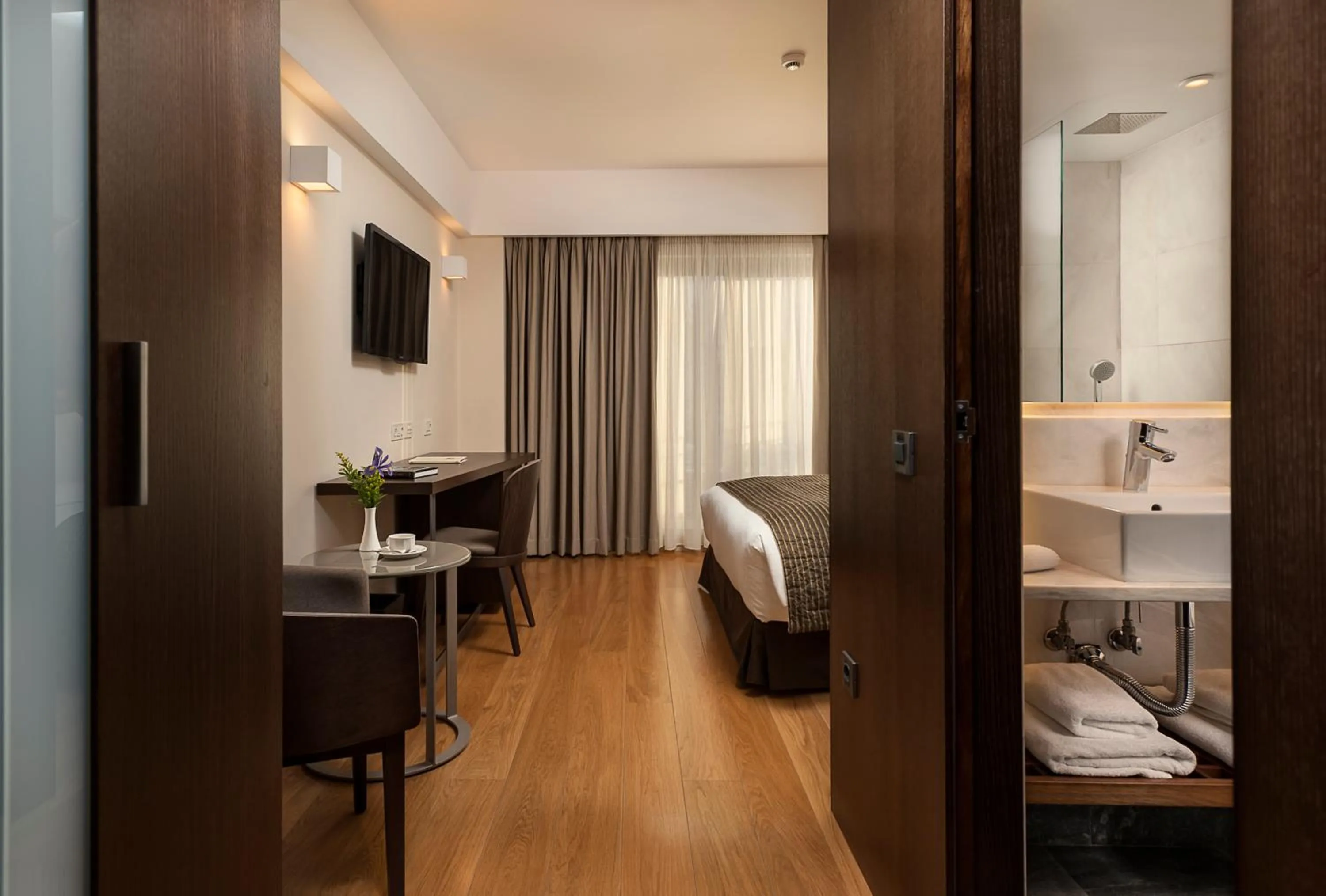 Photo of the whole room, Bed in Samaria Hotel