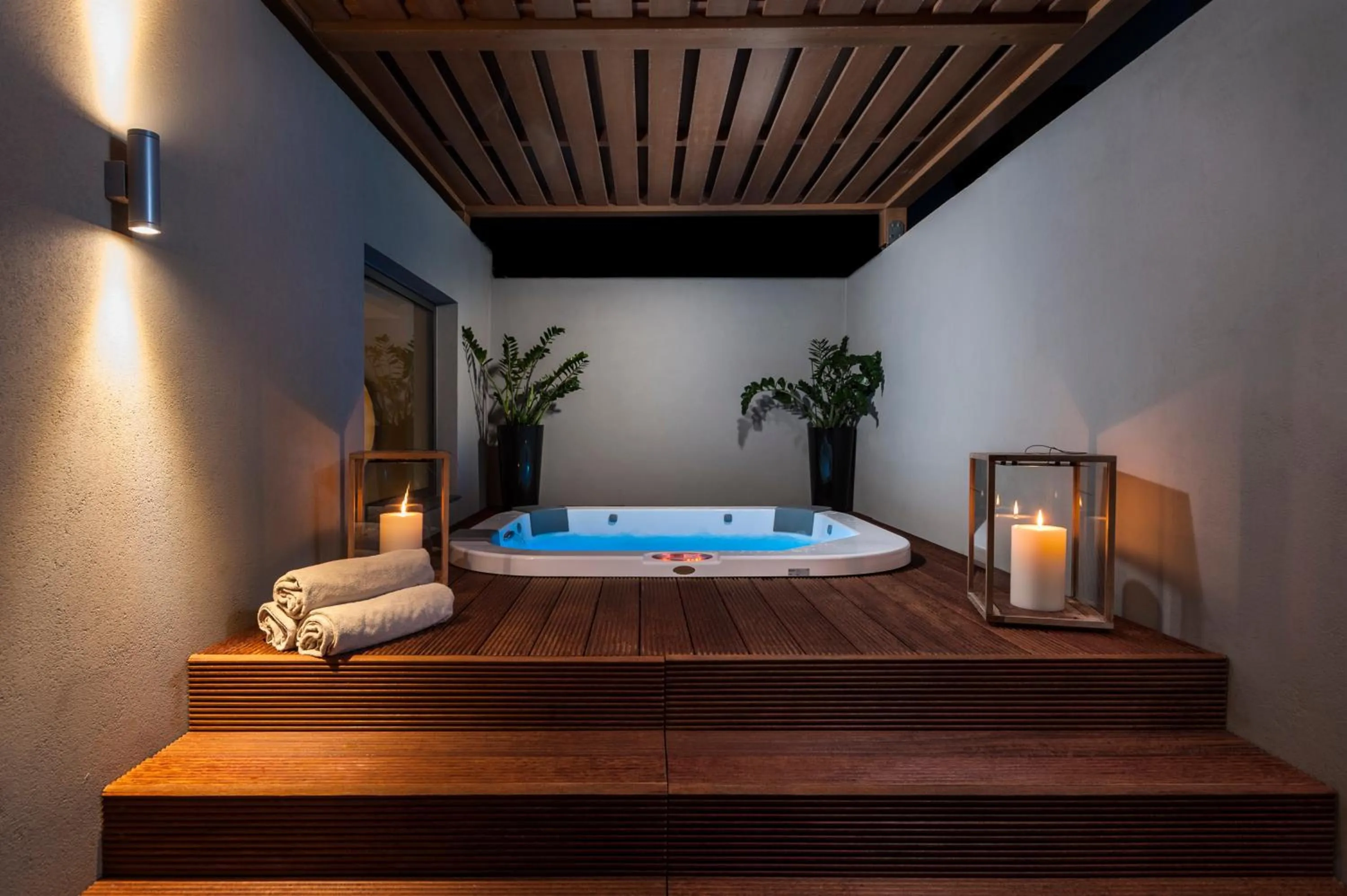 Hot Tub in Samaria Hotel