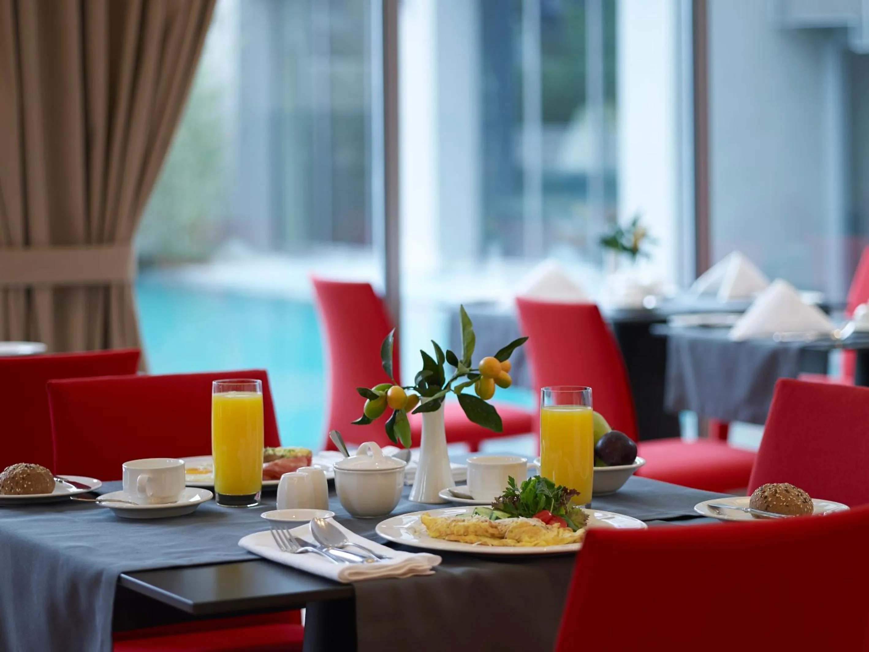 Restaurant/places to eat in Samaria Hotel