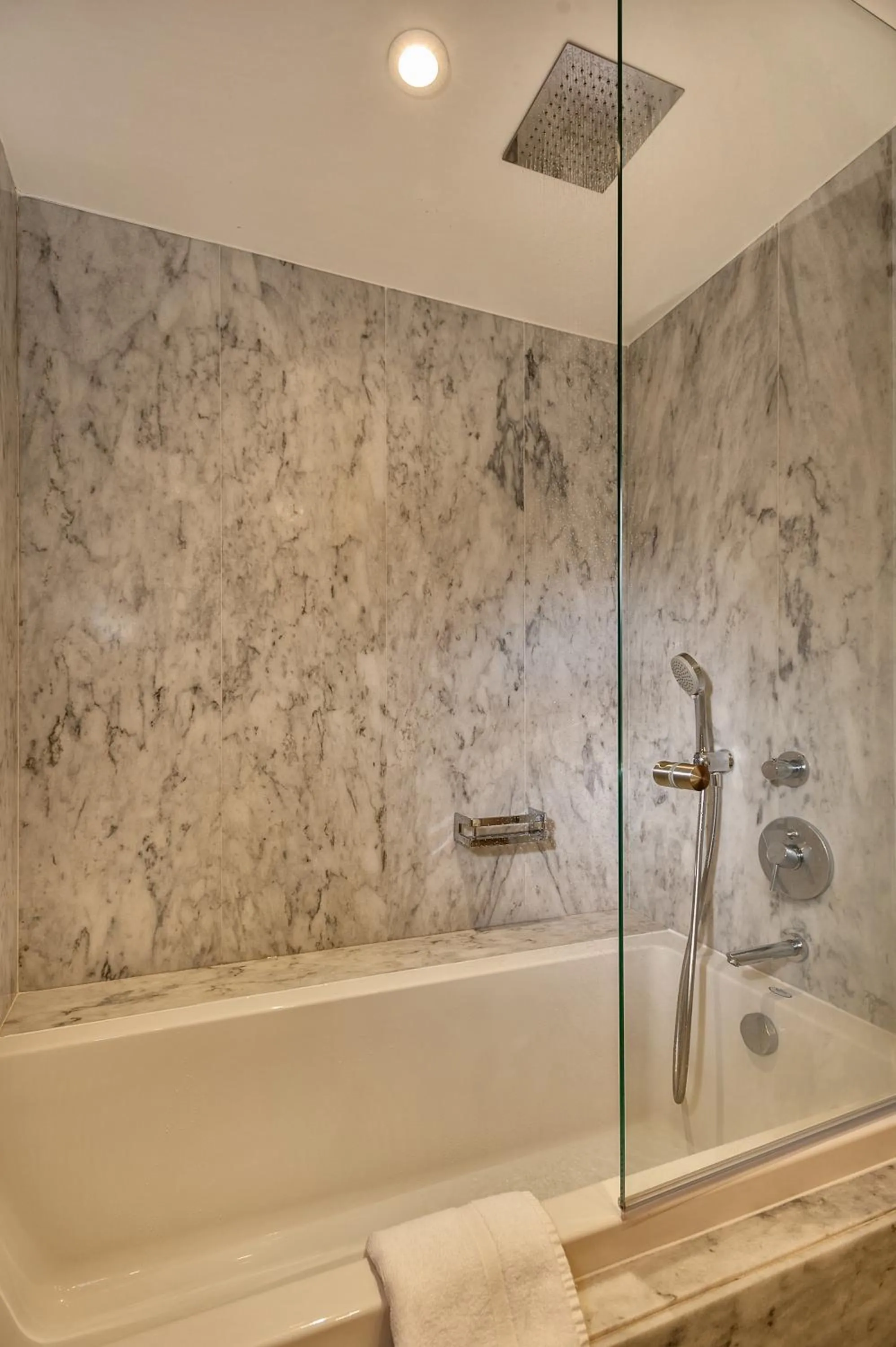 Bathroom in Samaria Hotel