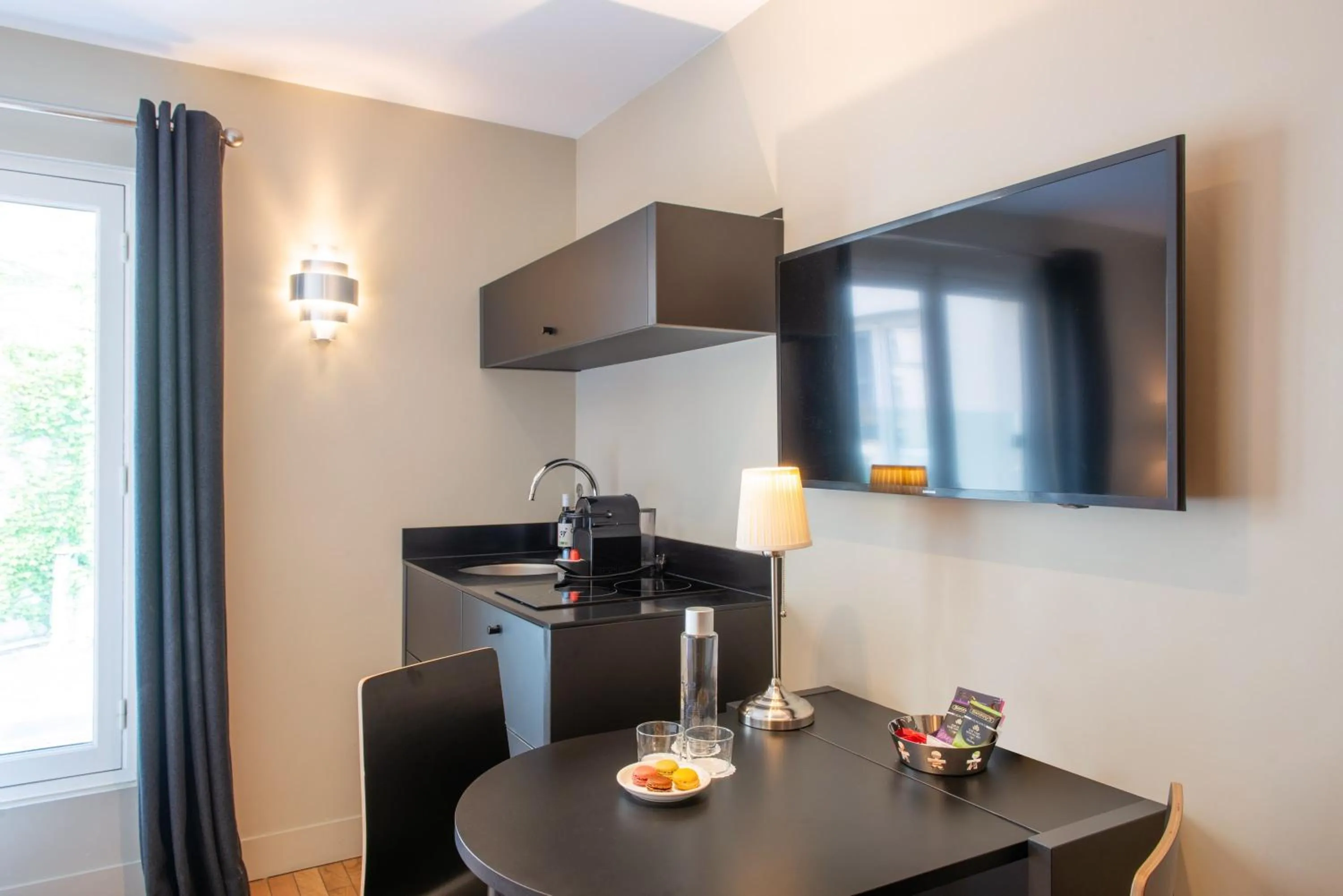 Kitchen or kitchenette in Hôtel Helzear Etoile