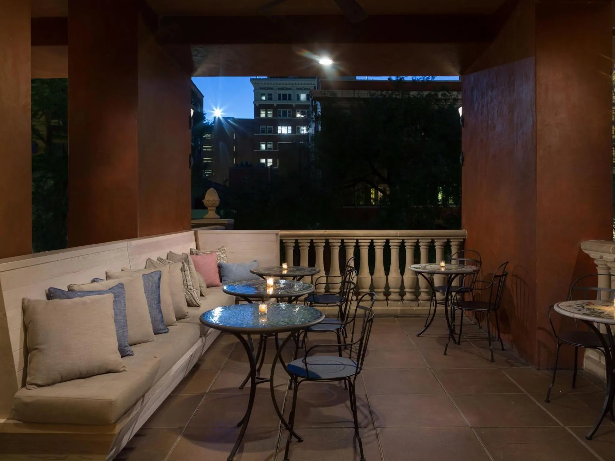 Patio in Hotel Valencia Riverwalk