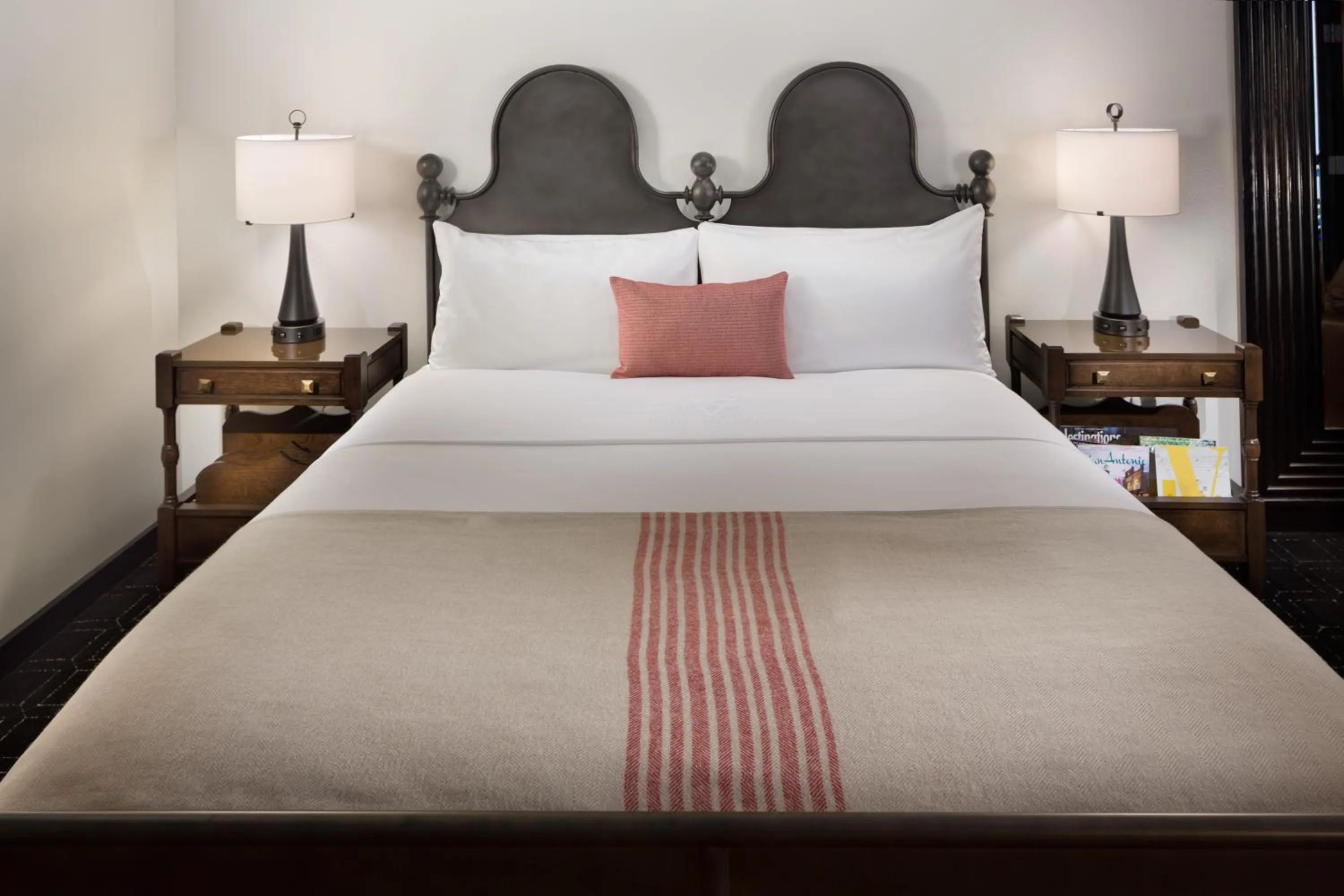 Bed in Hotel Valencia Riverwalk