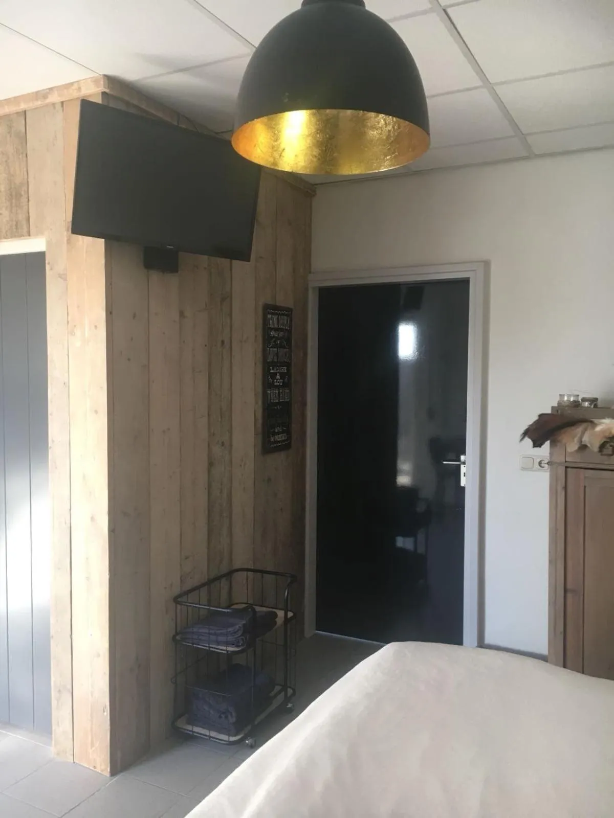 Bed in Hof van donzel