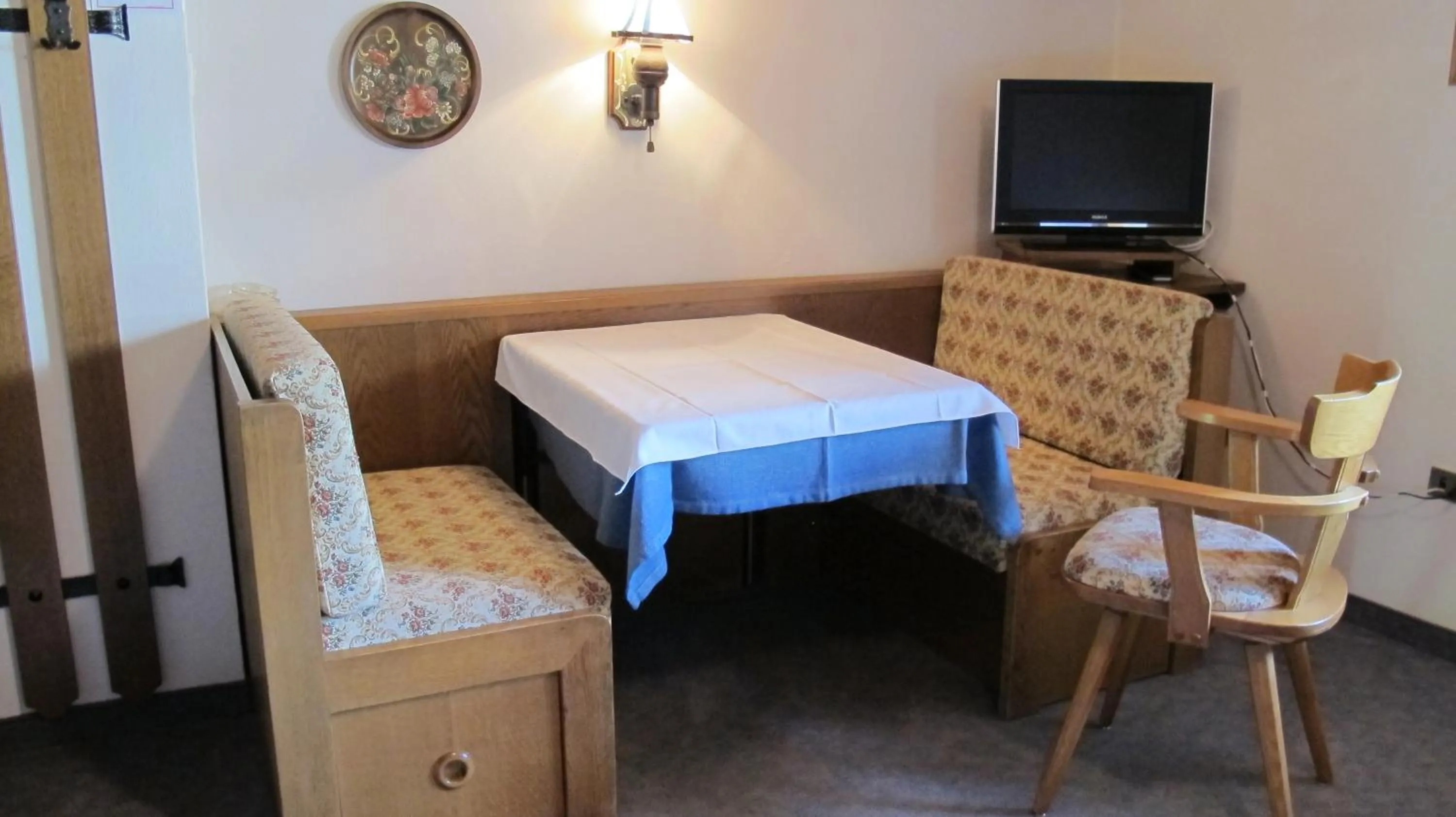 Food and drinks, Bed in Residence Soratru