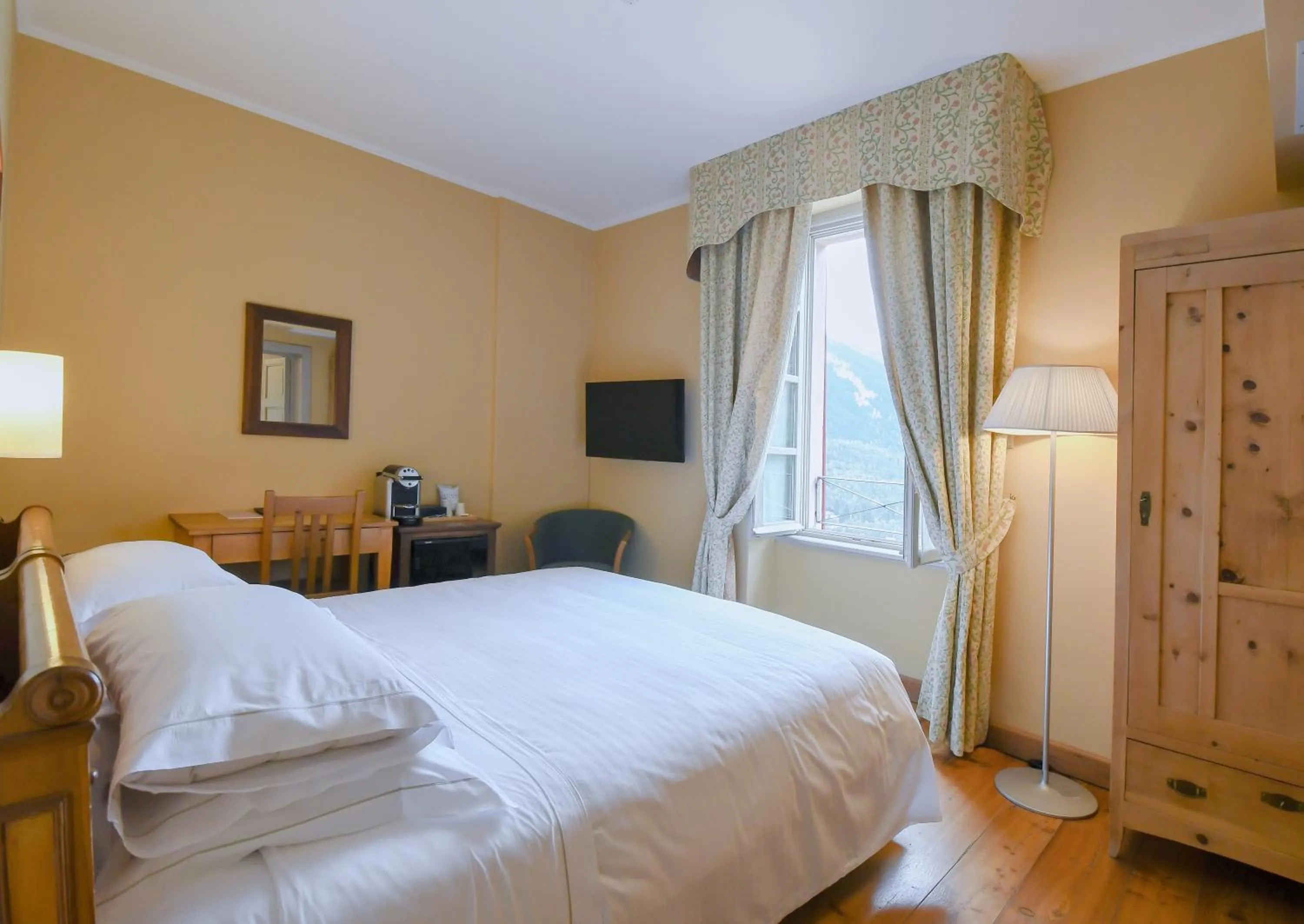 Bedroom, Bed in QC Grand Hotel Bagni Nuovi