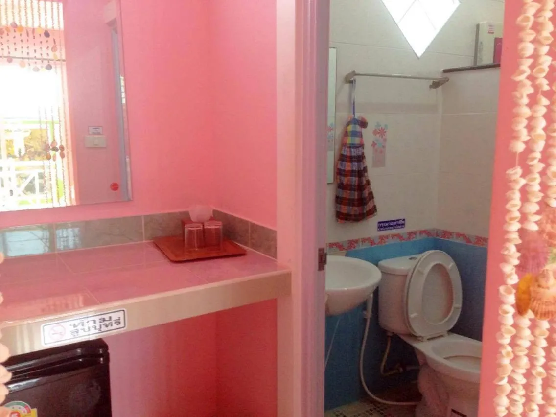 Bathroom, Bed in HappyLove1