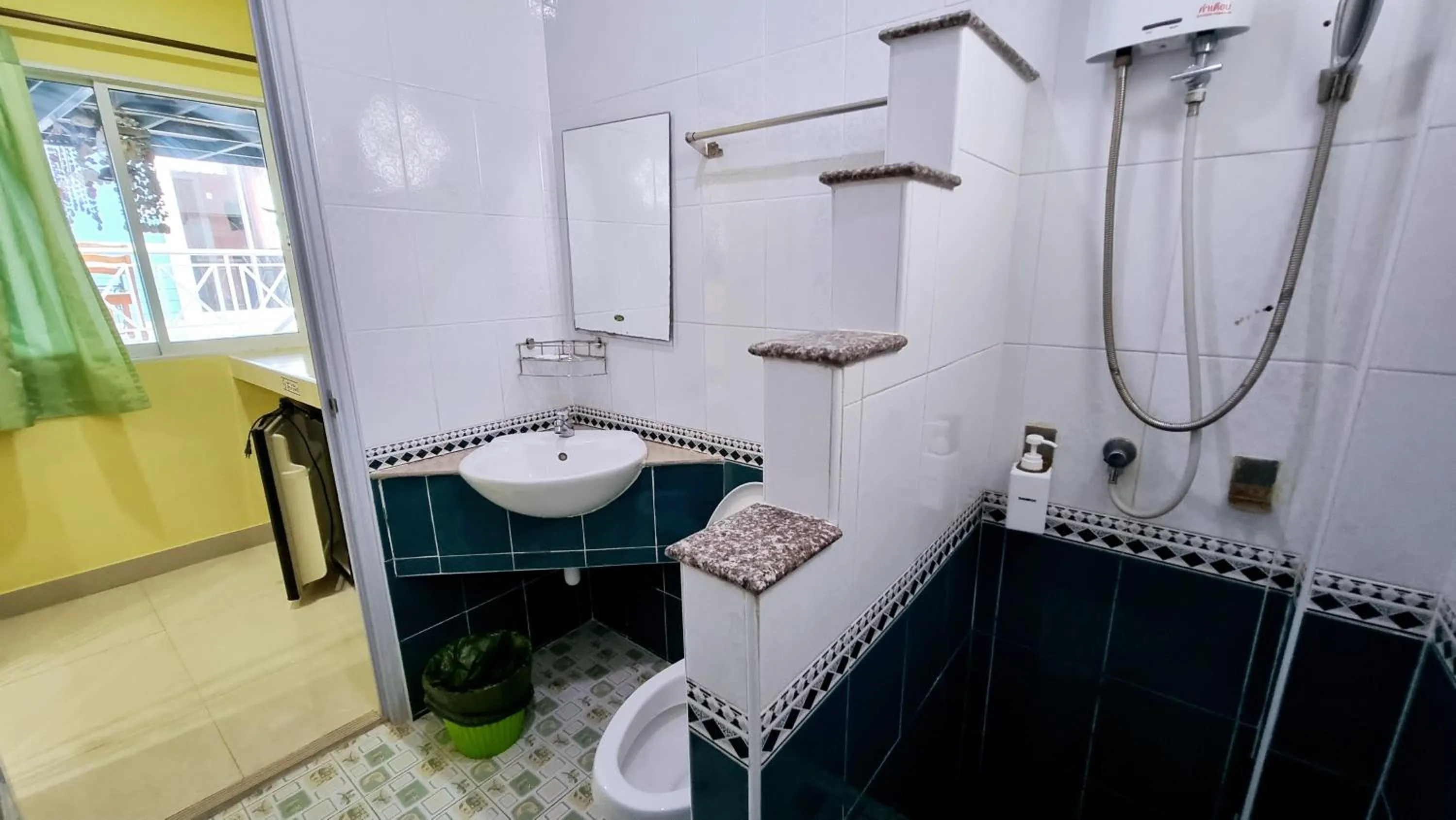 Shower in HappyLove1