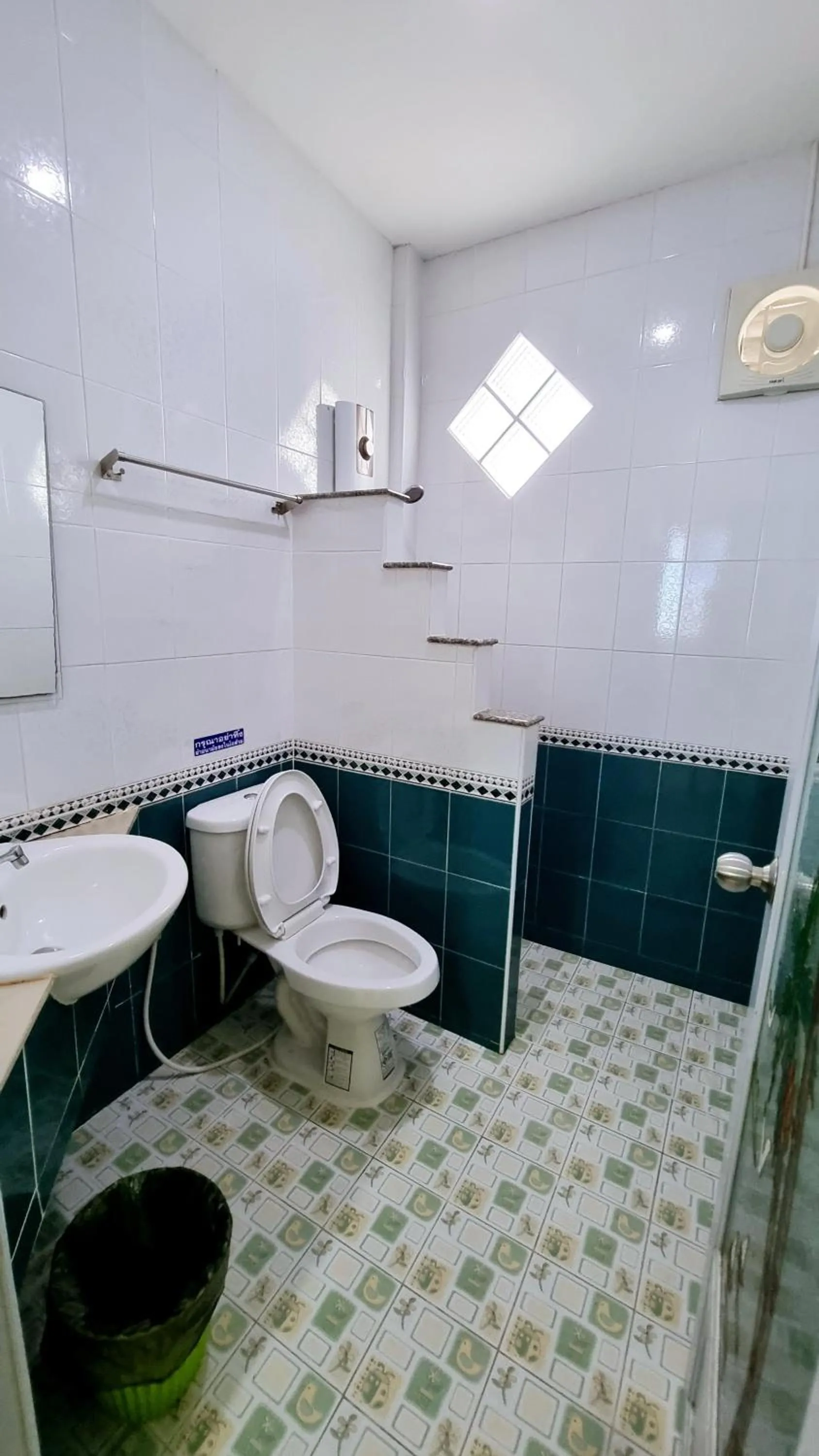 Bathroom in HappyLove1