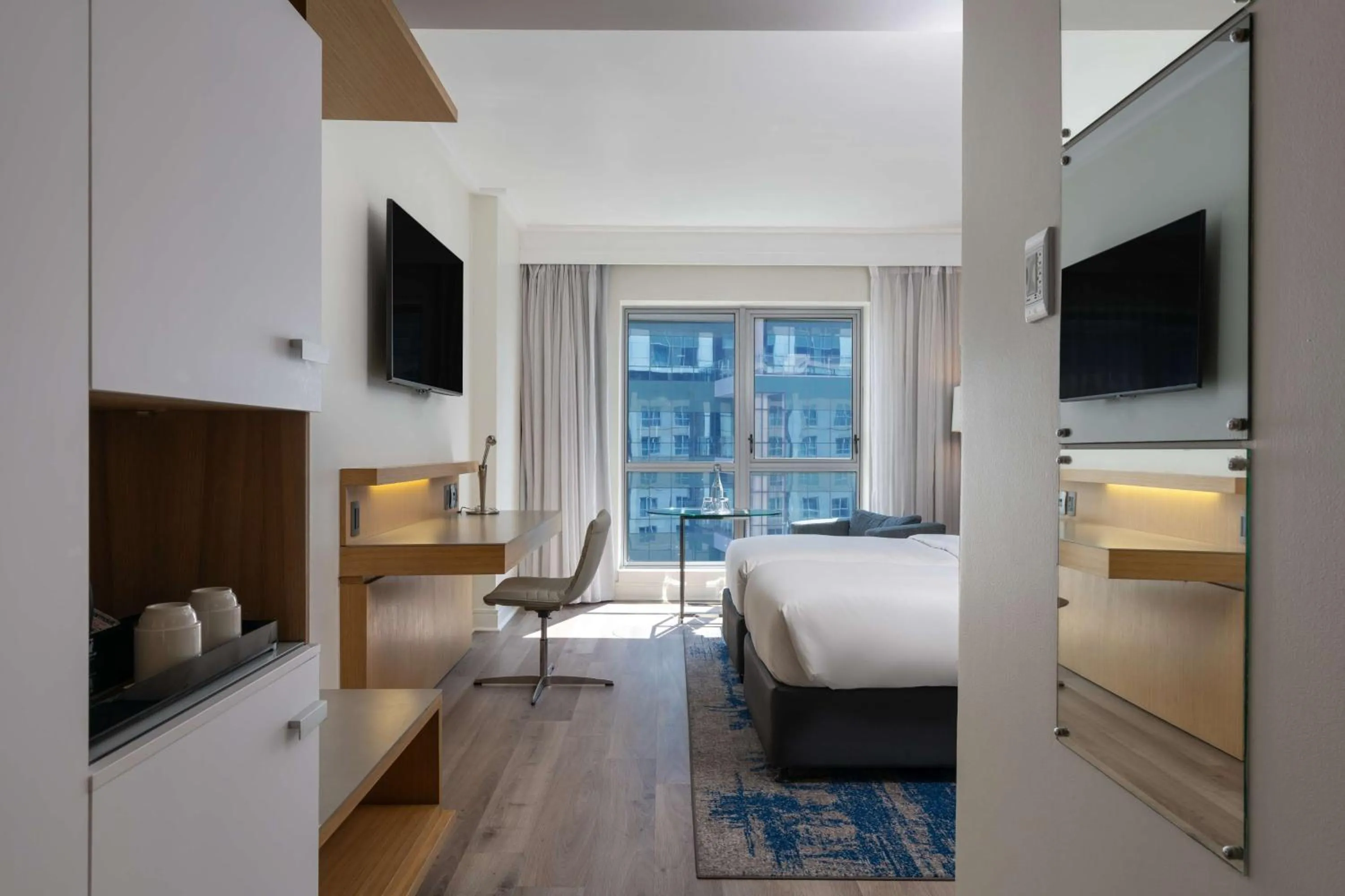 Bedroom, Bed in Radisson Blu Gautrain Hotel, Sandton Johannesburg