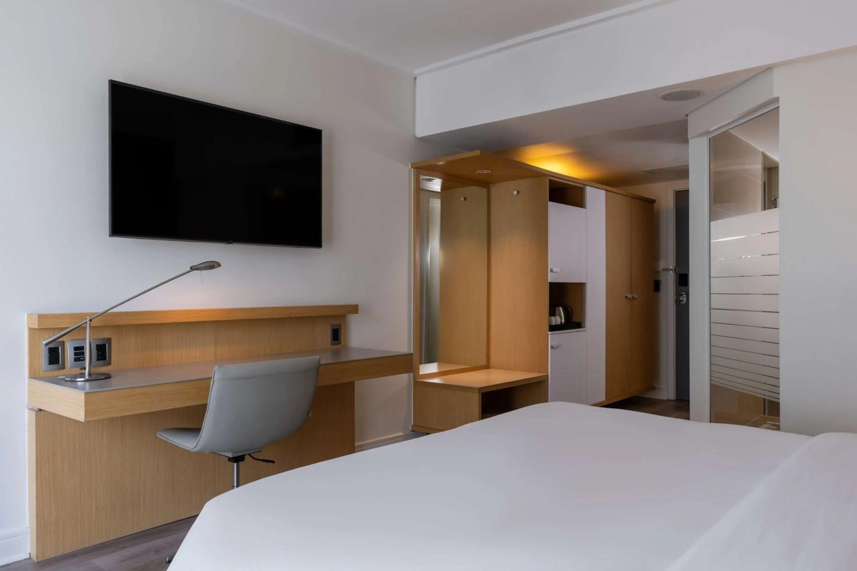 Bedroom, Bed in Radisson Blu Gautrain Hotel, Sandton Johannesburg