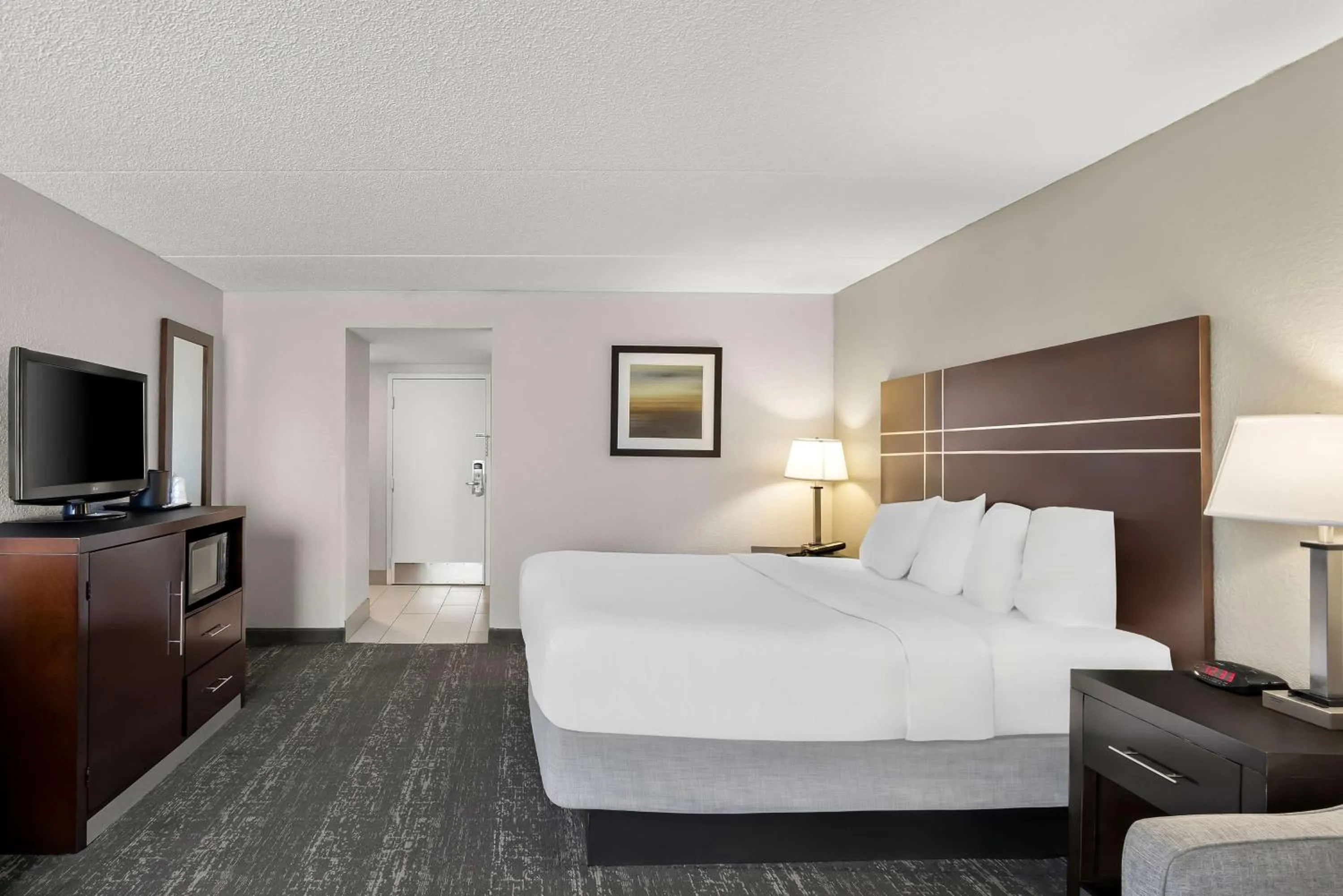 Bedroom in Best Western Luxbury Inn Fort Wayne