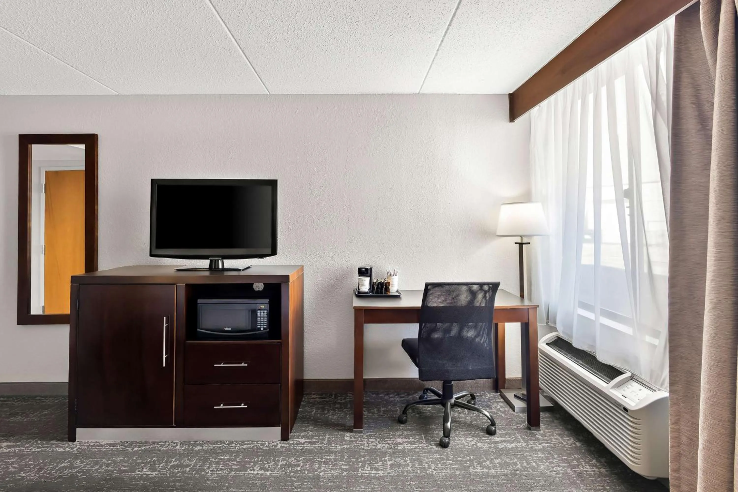 Bedroom in Best Western Luxbury Inn Fort Wayne