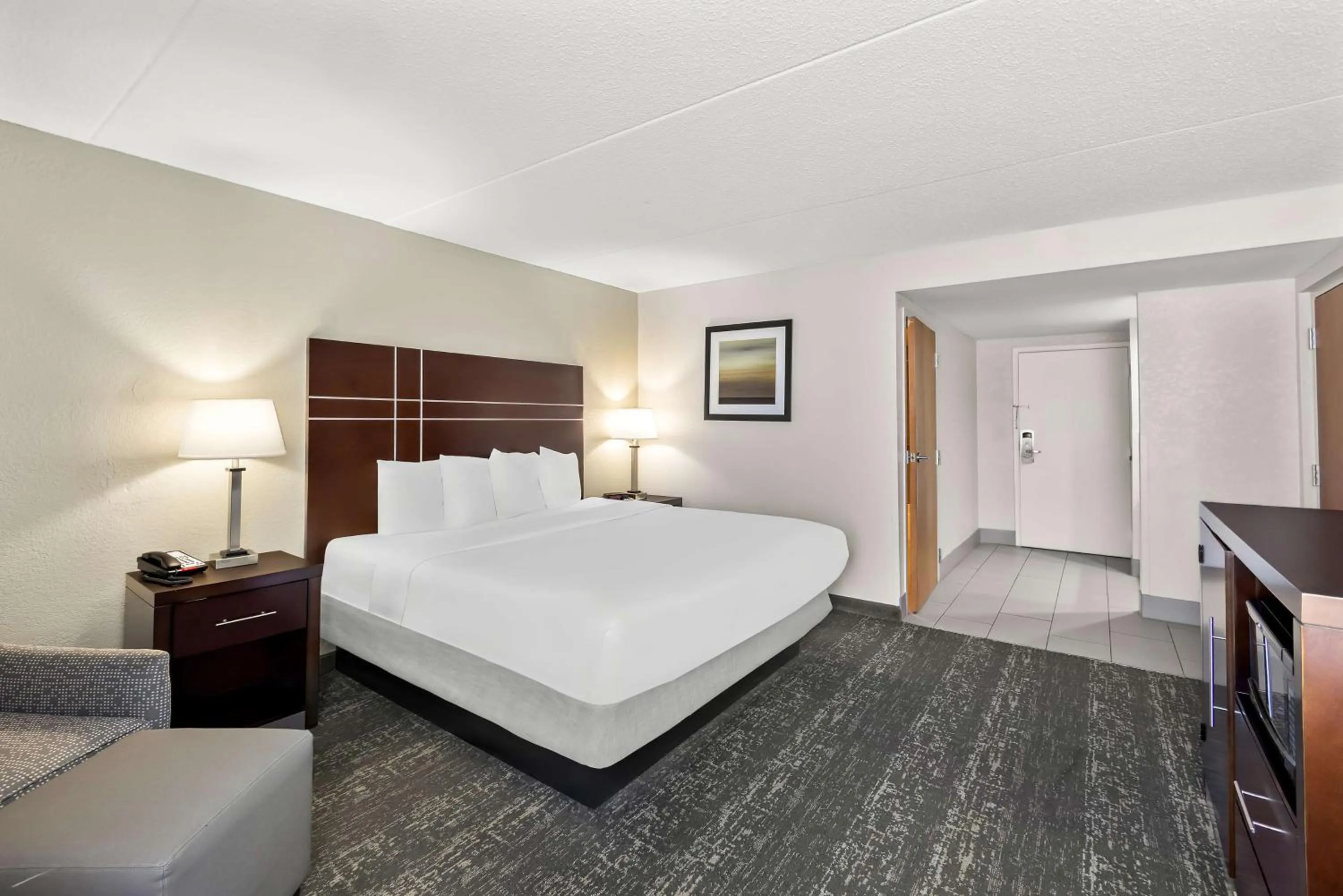 Bedroom, Bed in Best Western Luxbury Inn Fort Wayne