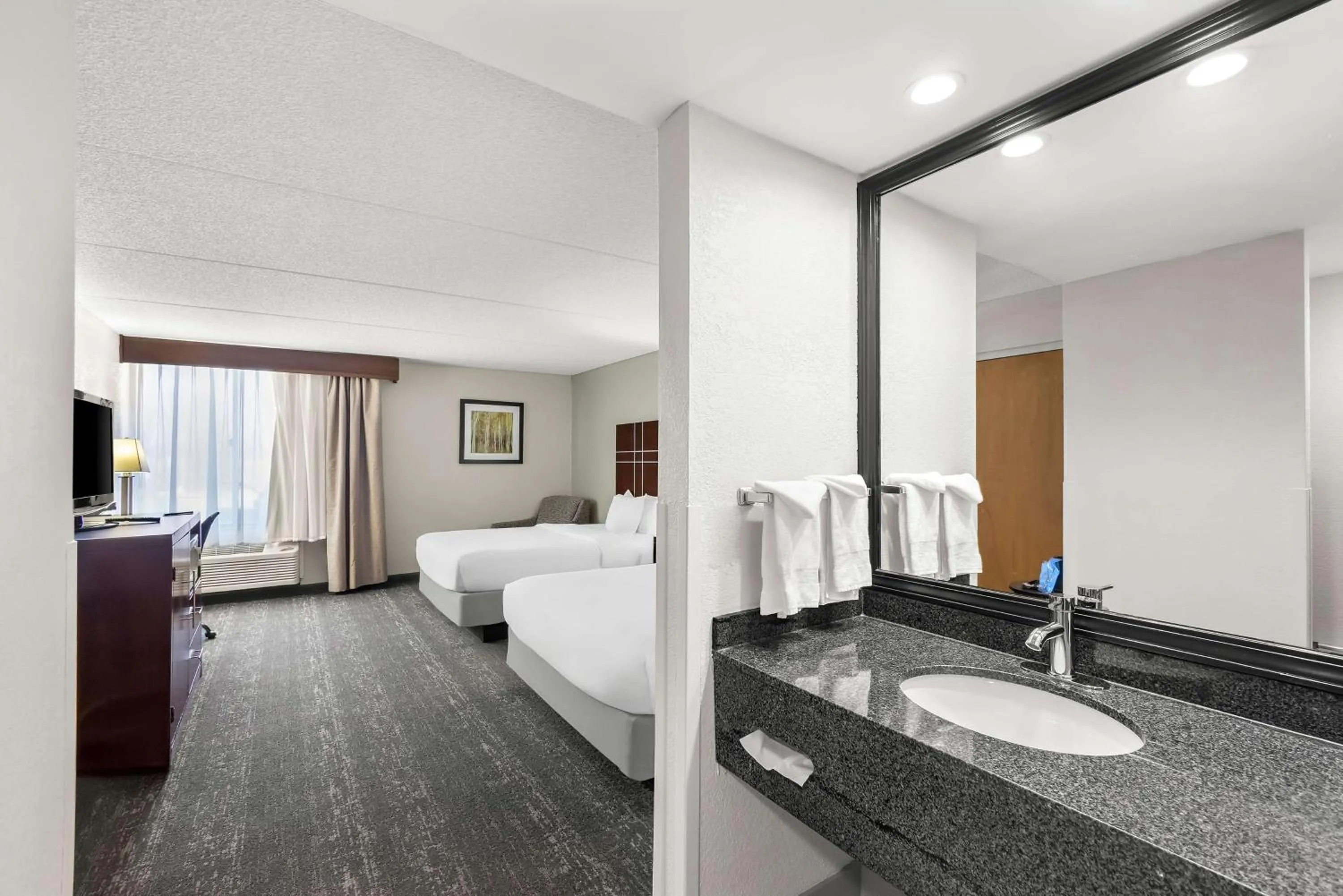 Bedroom, Bed in Best Western Luxbury Inn Fort Wayne