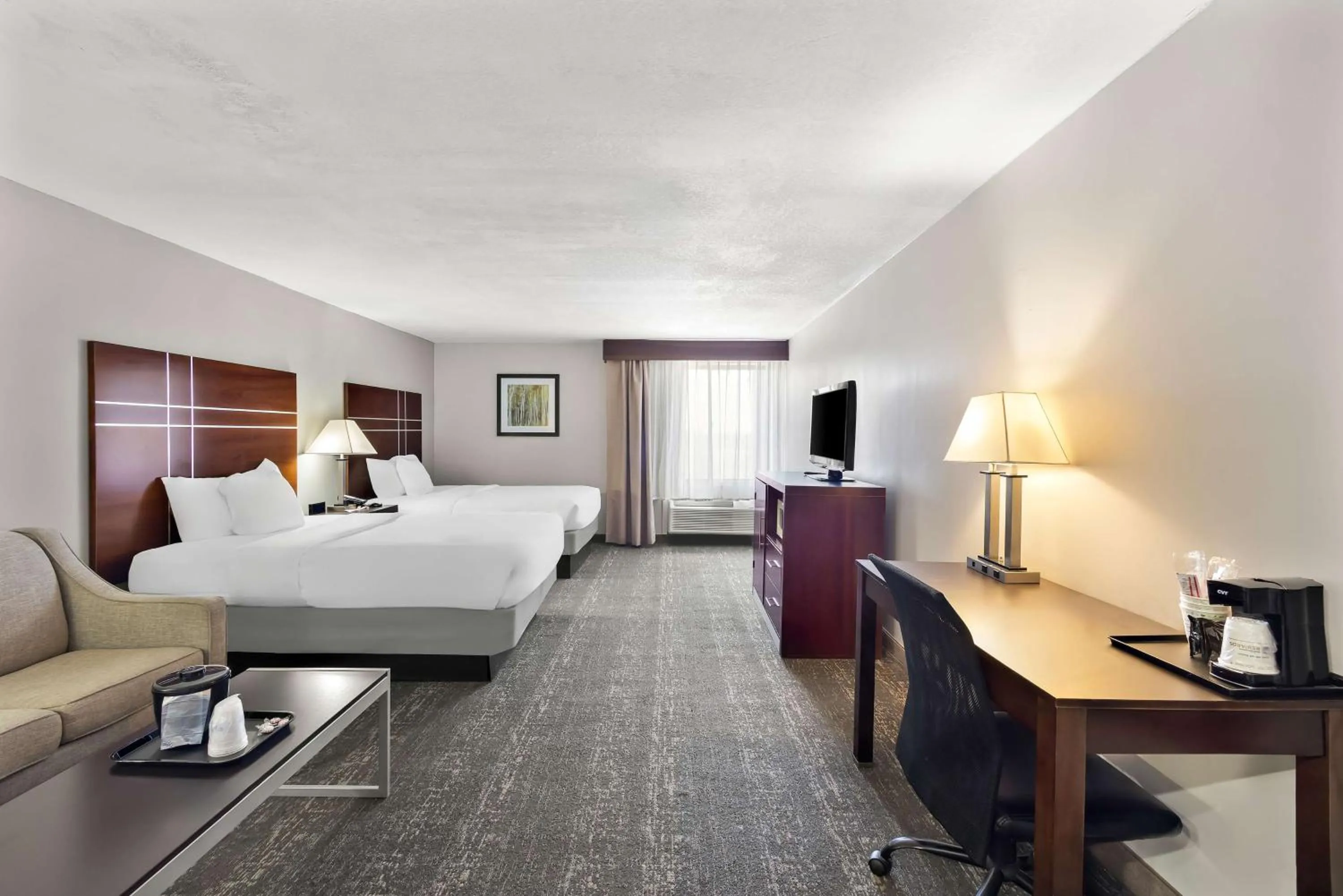 Bedroom, Bed in Best Western Luxbury Inn Fort Wayne