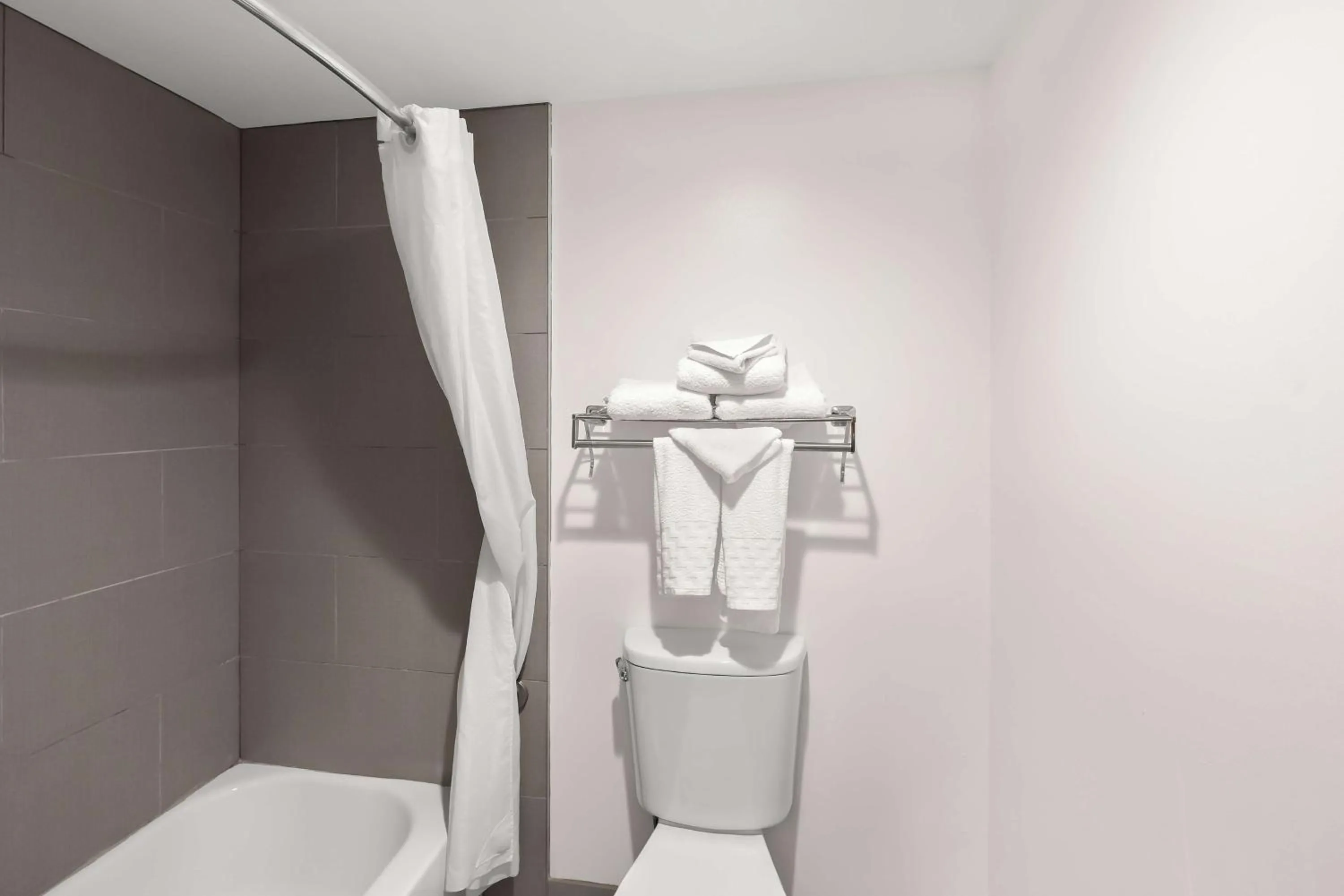 Bathroom in Best Western Luxbury Inn Fort Wayne