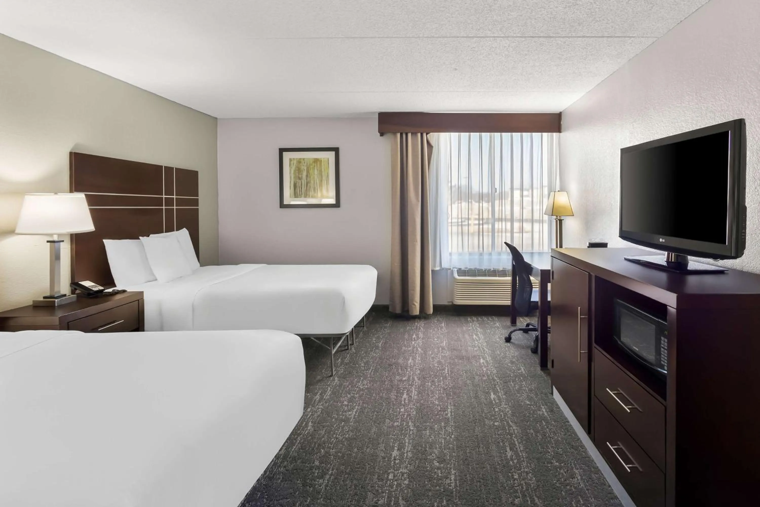 Bedroom, Bed in Best Western Luxbury Inn Fort Wayne