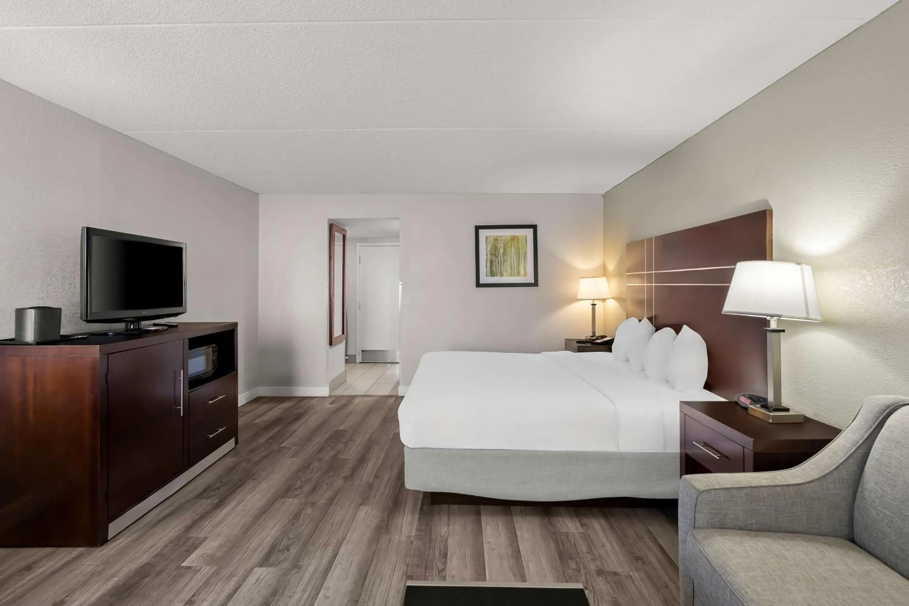 Bedroom, Bed in Best Western Luxbury Inn Fort Wayne