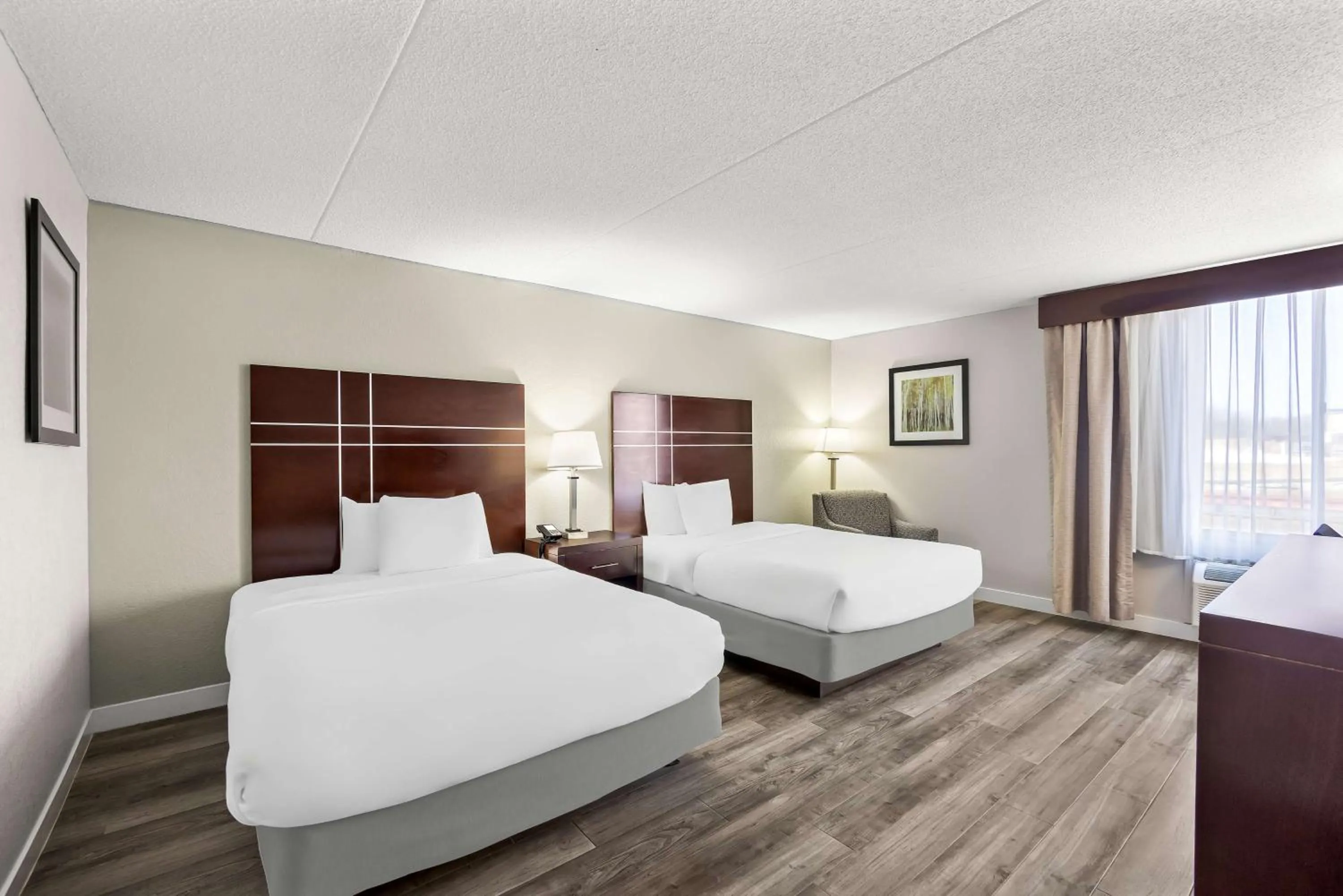 Bedroom, Bed in Best Western Luxbury Inn Fort Wayne