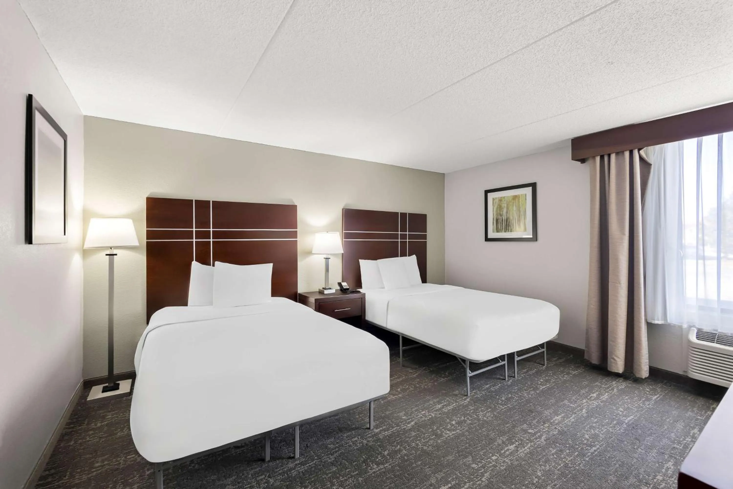 Bedroom, Bed in Best Western Luxbury Inn Fort Wayne