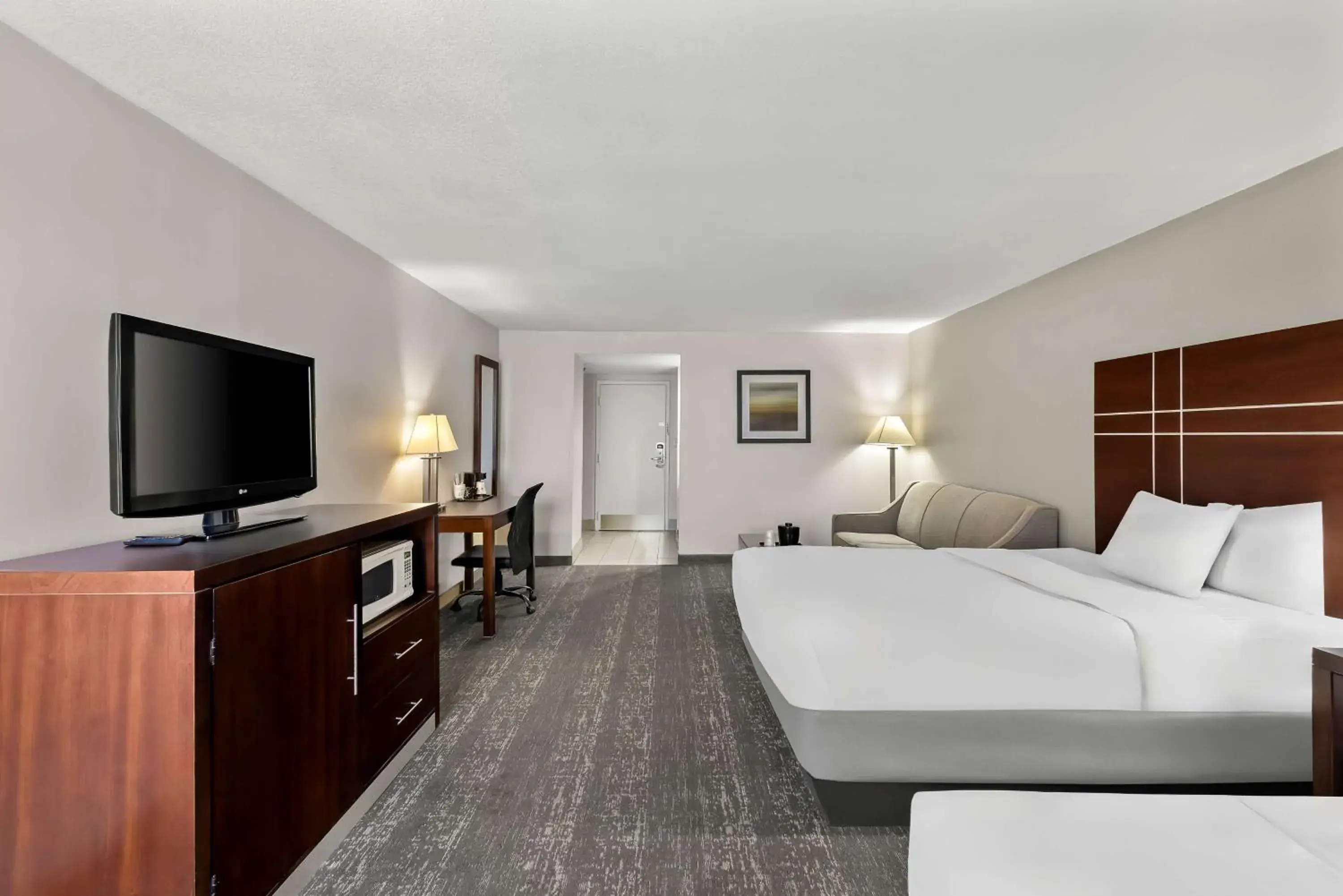 Bedroom, Bed in Best Western Luxbury Inn Fort Wayne Bedroom, Bed in Best Western Luxbury Inn Fort Wayne