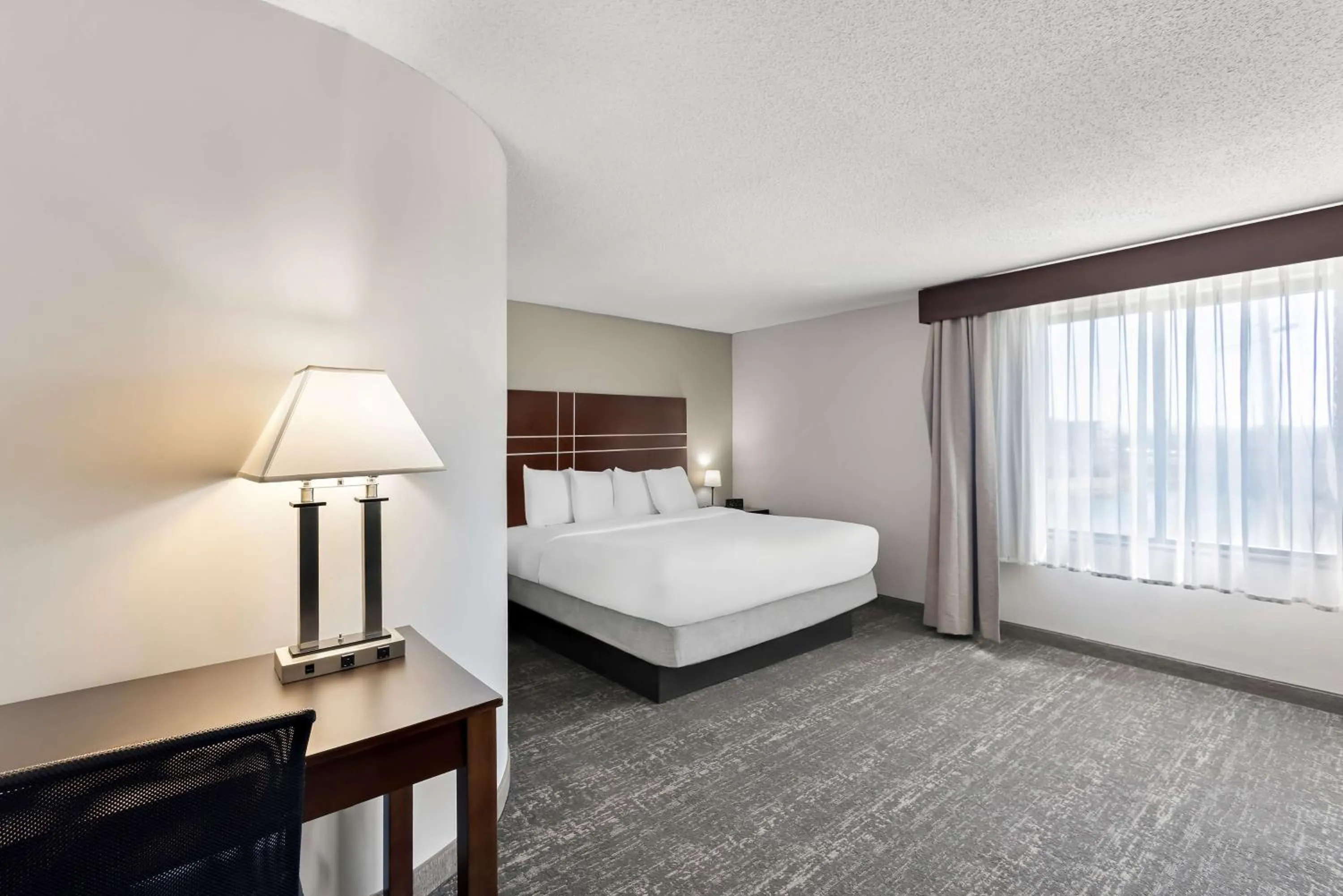 Photo of the whole room, Bed in Best Western Luxbury Inn Fort Wayne