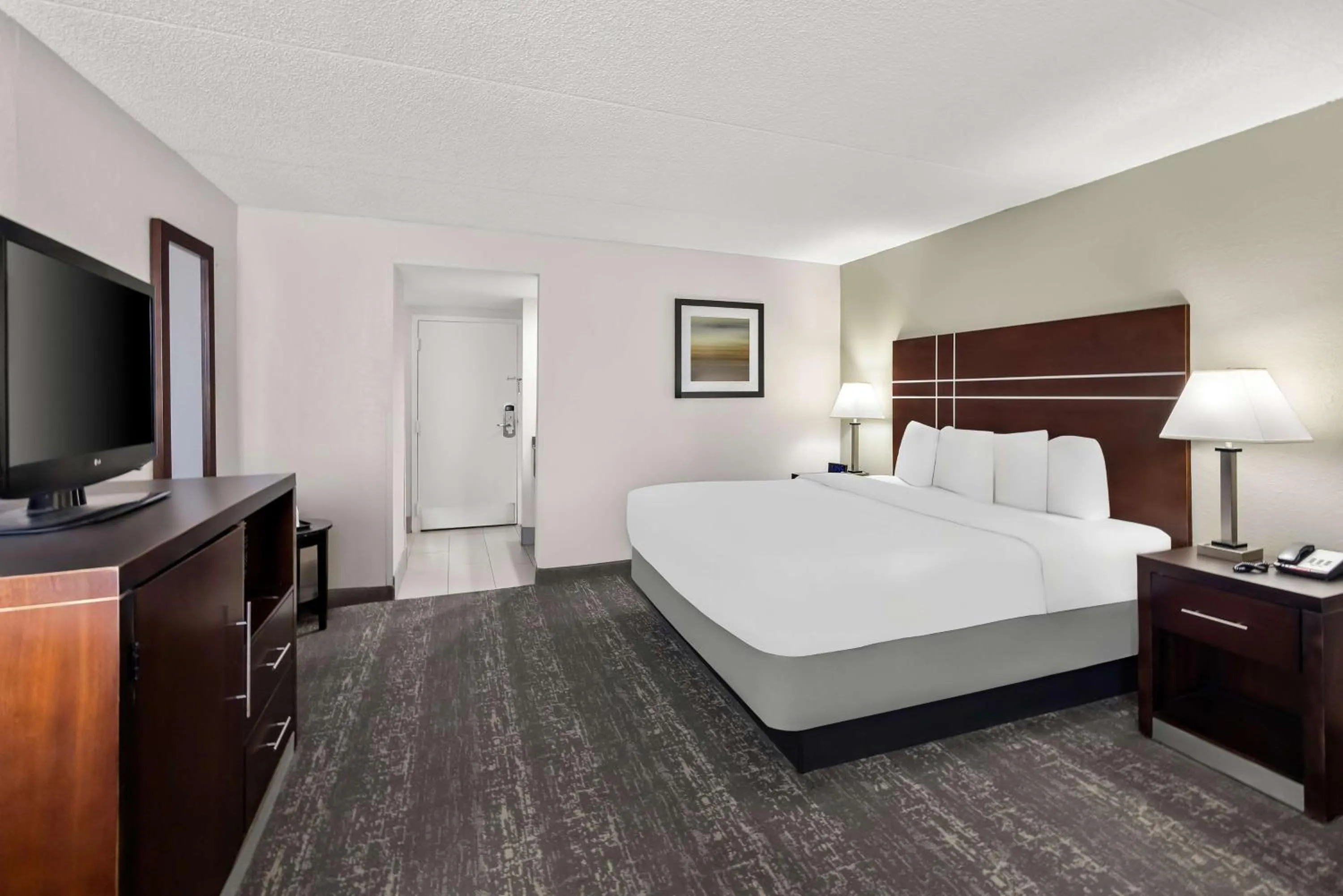 Bedroom, Bed in Best Western Luxbury Inn Fort Wayne