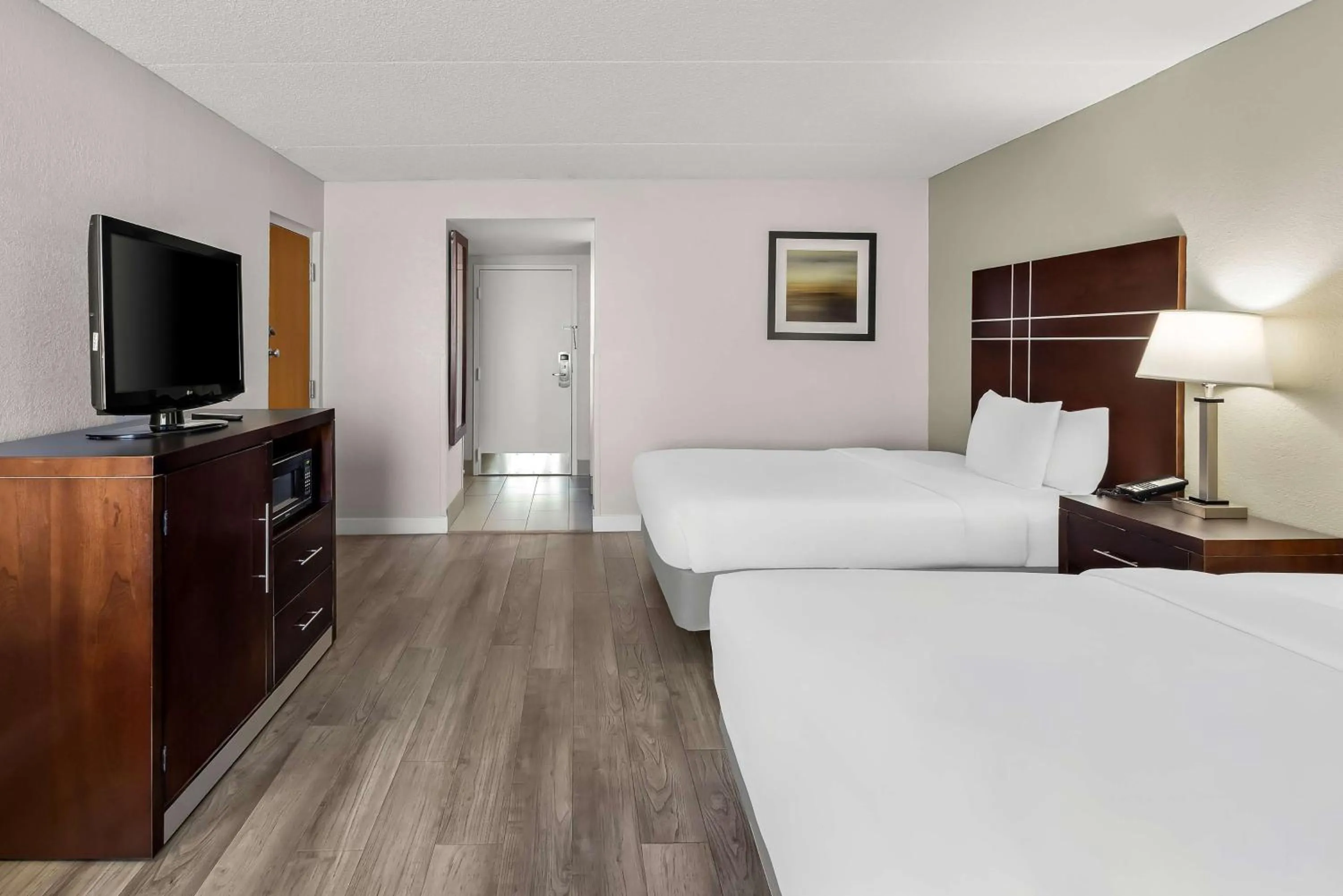 Bedroom, Bed in Best Western Luxbury Inn Fort Wayne