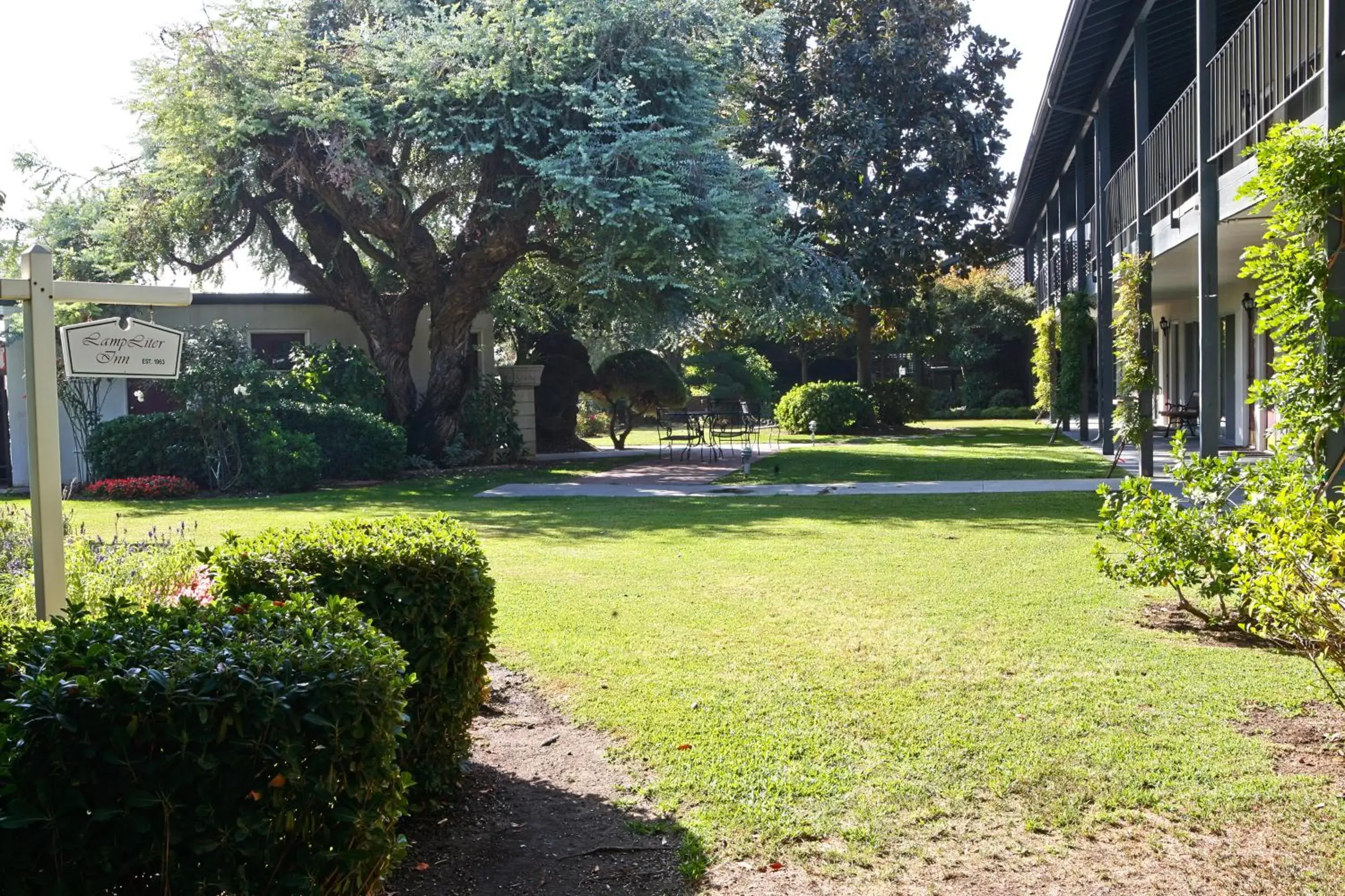 Garden in Lamp Liter Inn Visalia, an Ascend Collection Hotel Garden in Lamp Liter Inn Visalia, an Ascend Collection Hotel