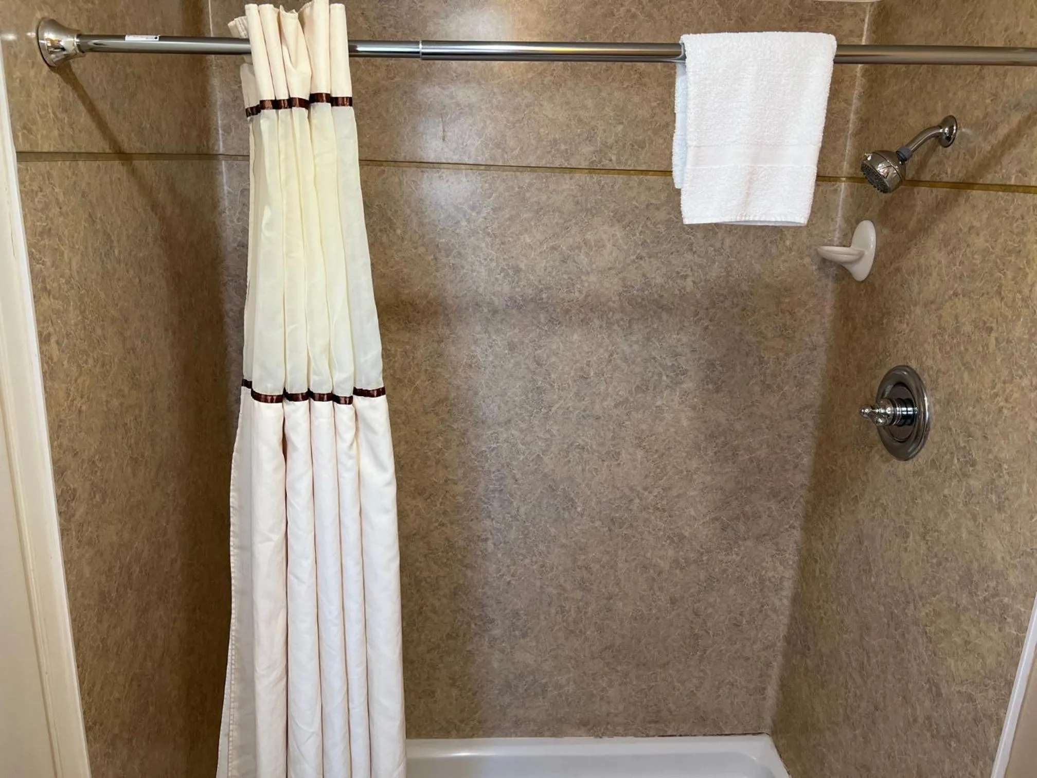 Shower in Lamp Liter Inn