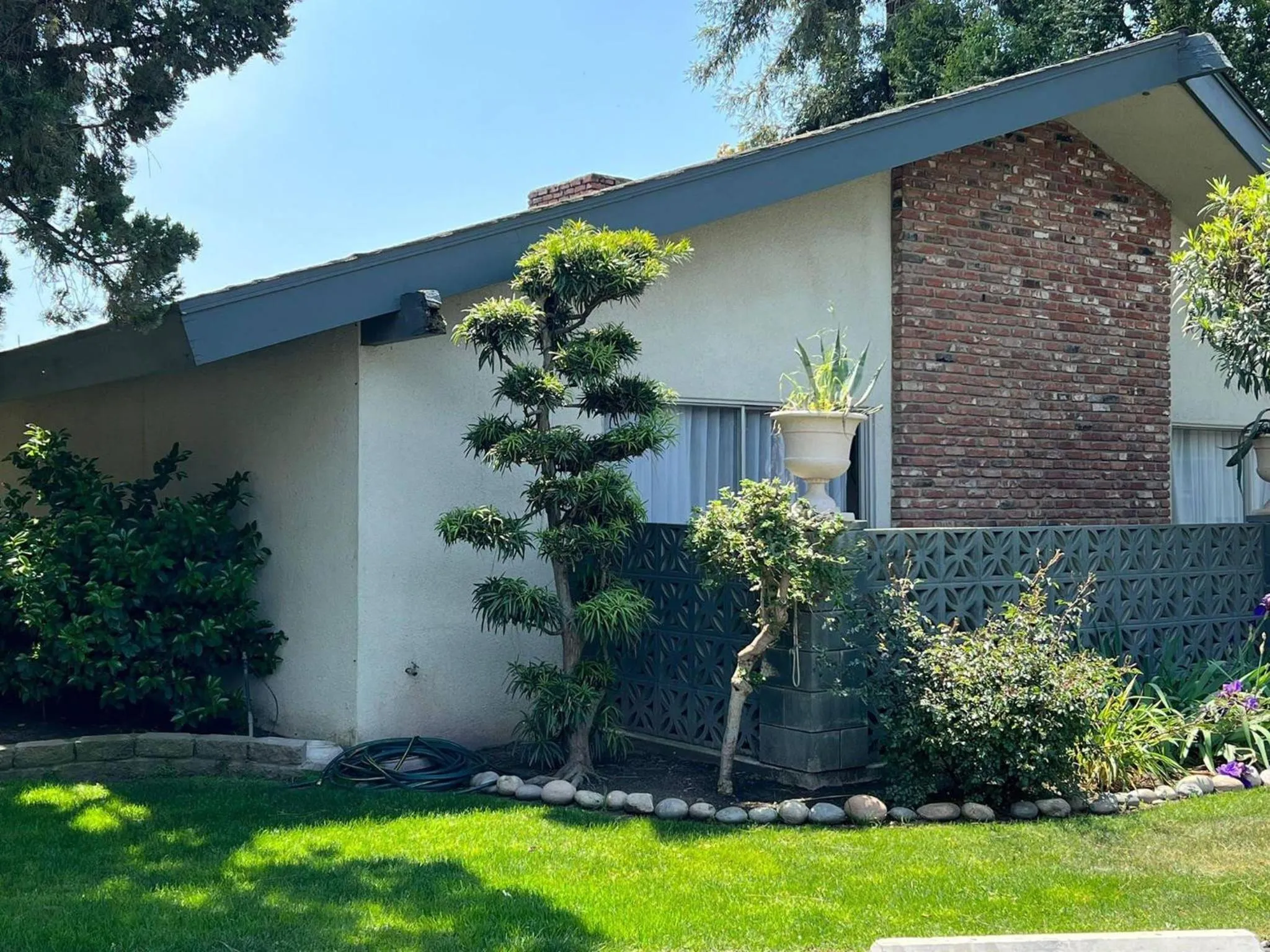 Bedroom in Lamp Liter Inn Visalia, an Ascend Collection Hotel