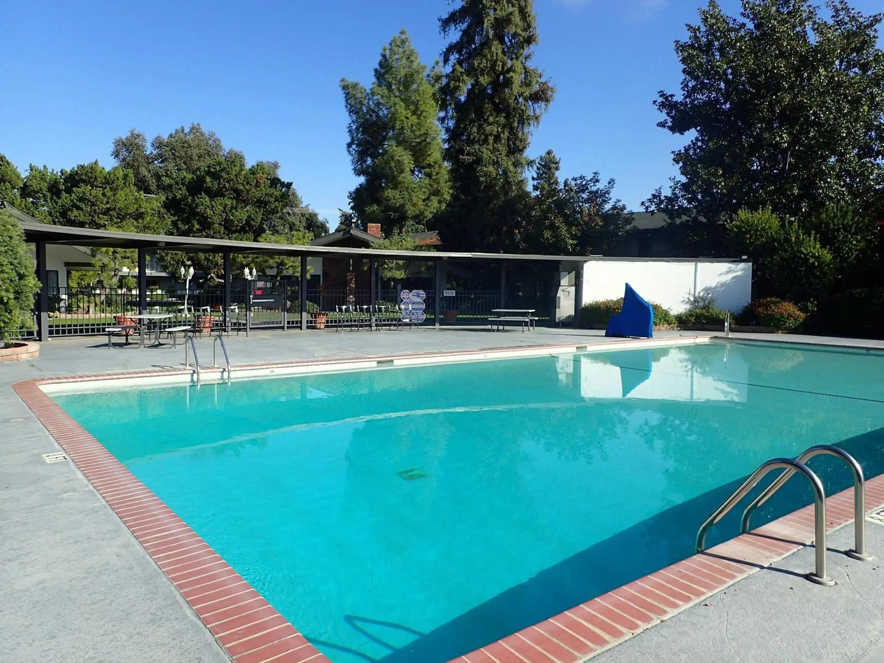 Swimming pool in Lamp Liter Inn Visalia, an Ascend Collection Hotel Swimming pool in Lamp Liter Inn Visalia, an Ascend Collection Hotel