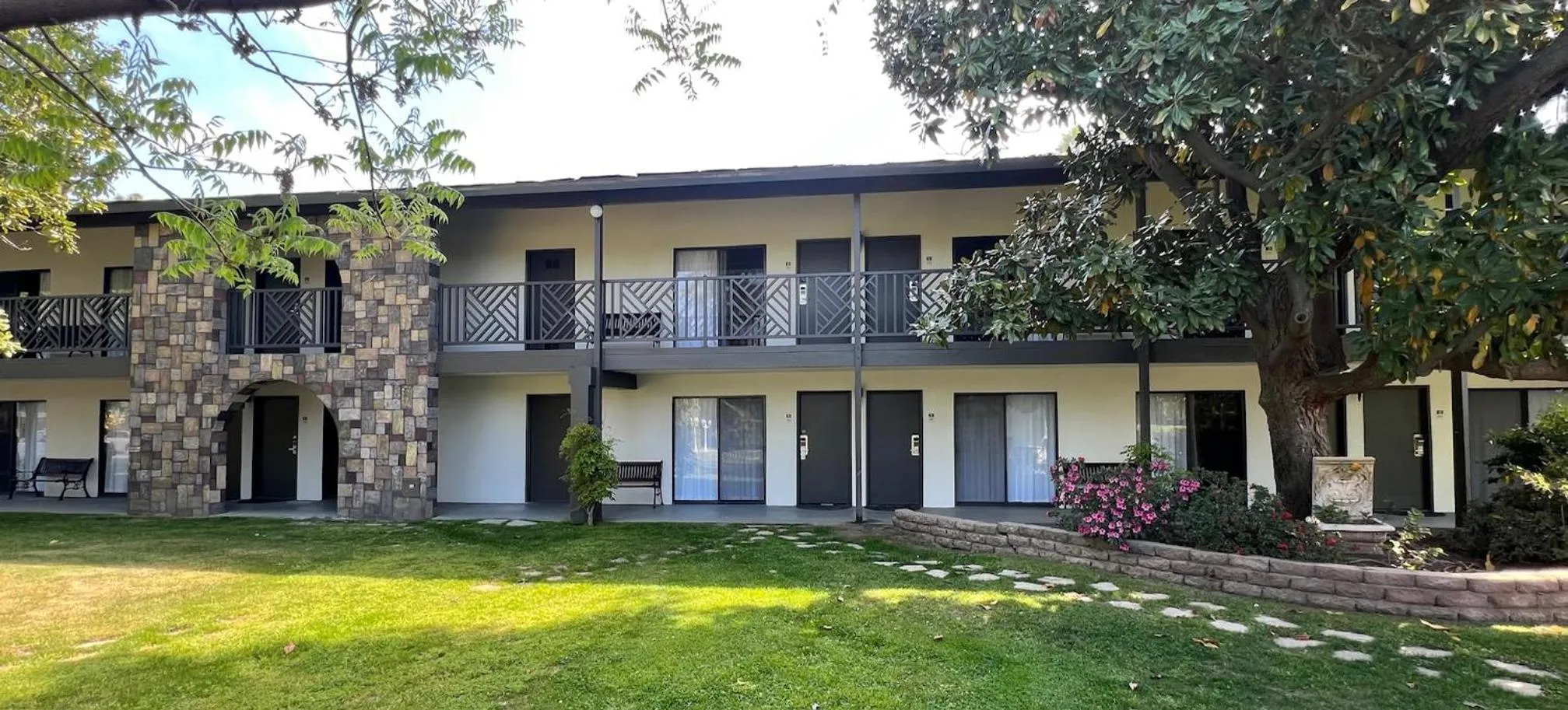 Property building in Lamp Liter Inn